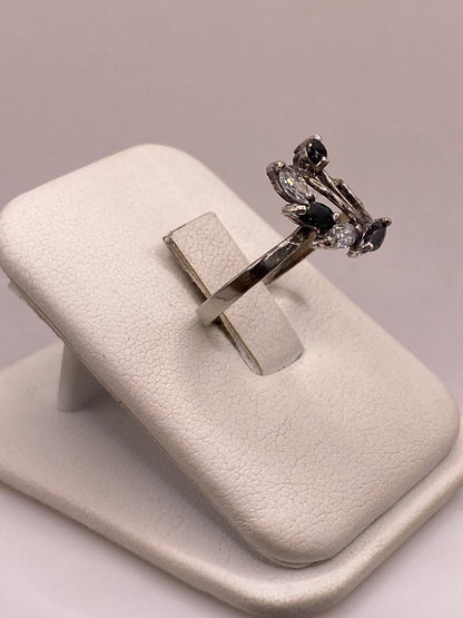 Anillo Floral Elegante con Zirconias en Plata Ley 925, vista frontal