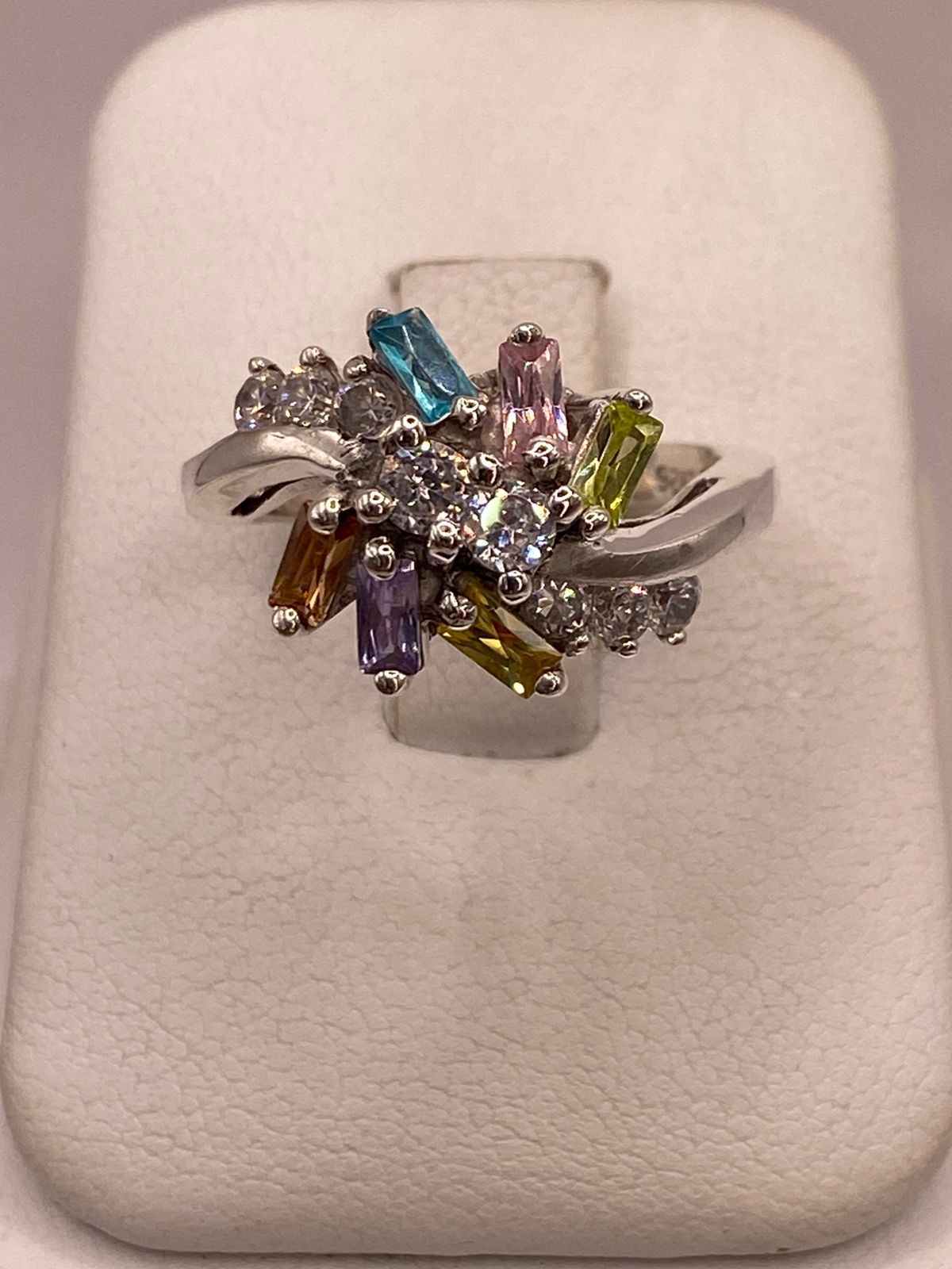 Anillo Floral Moderno Multicolor con Zirconias en Plata Ley 925