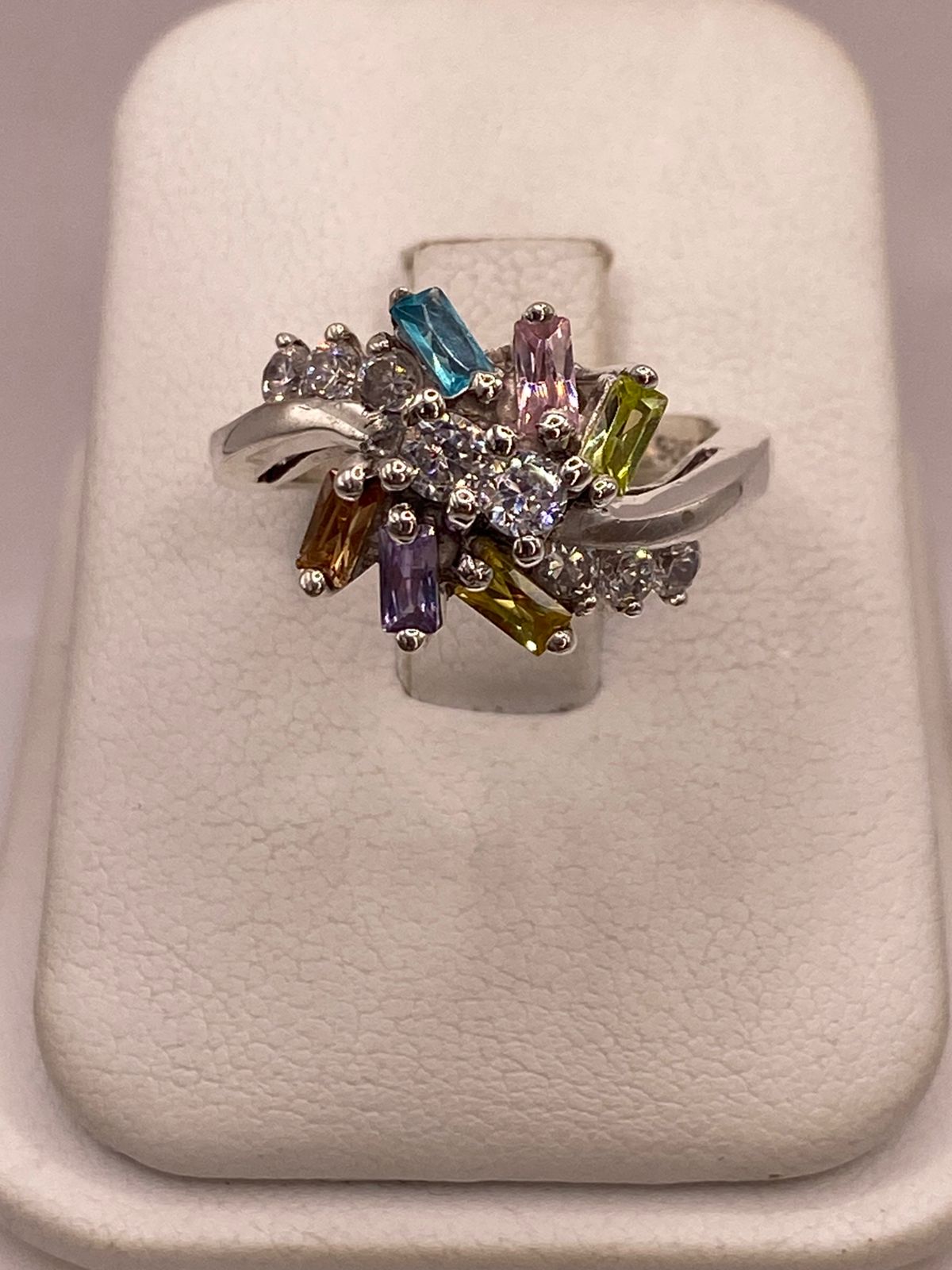 Anillo Floral Moderno Multicolor con Zirconias en Plata Ley 925