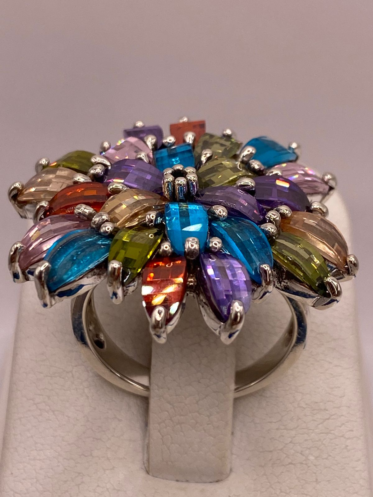 Anillo Floral Multicolor con Zirconias en Plata Ley 925