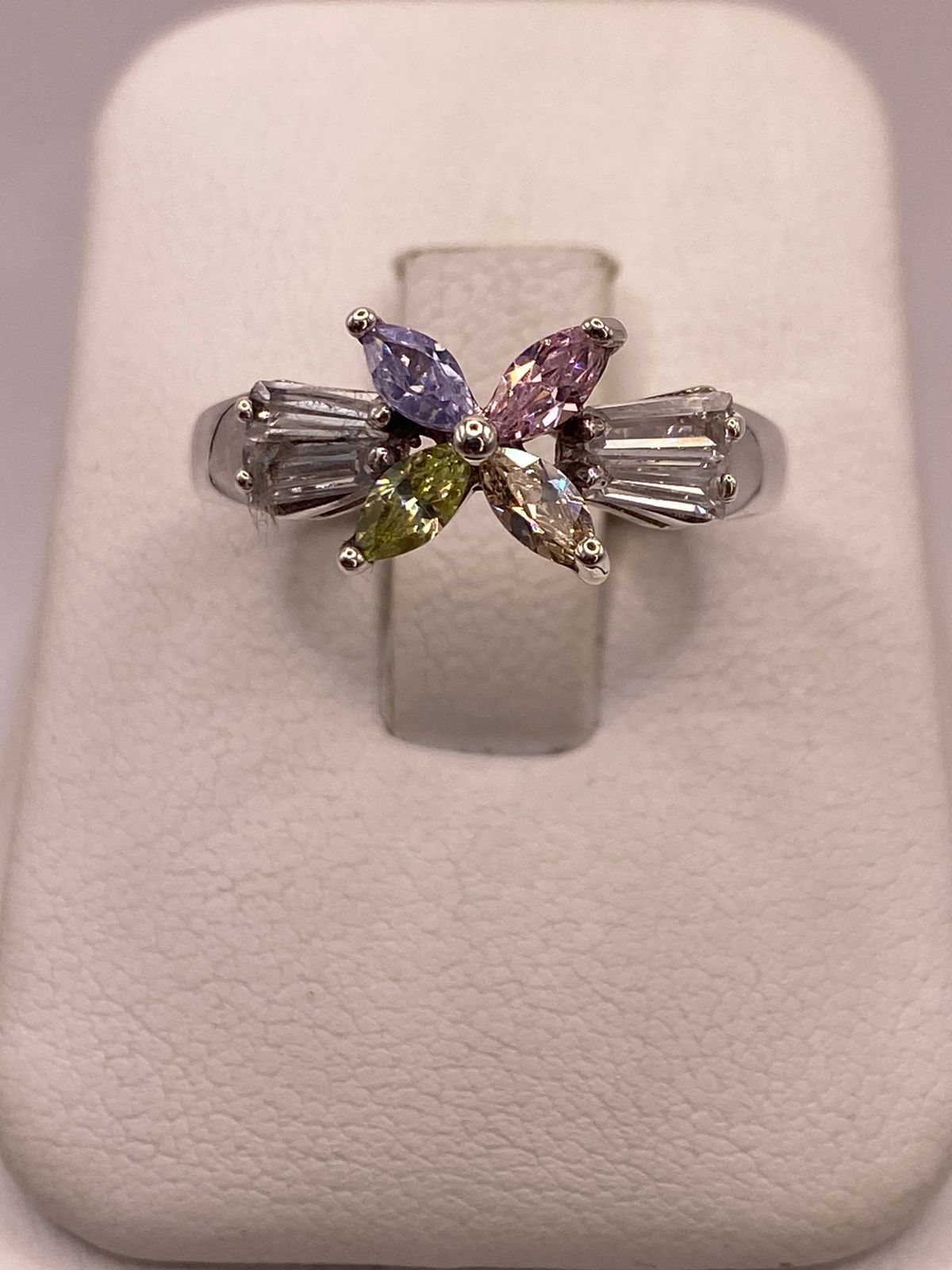 Anillo Floral Multicolor con Zirconias en Plata Ley 925