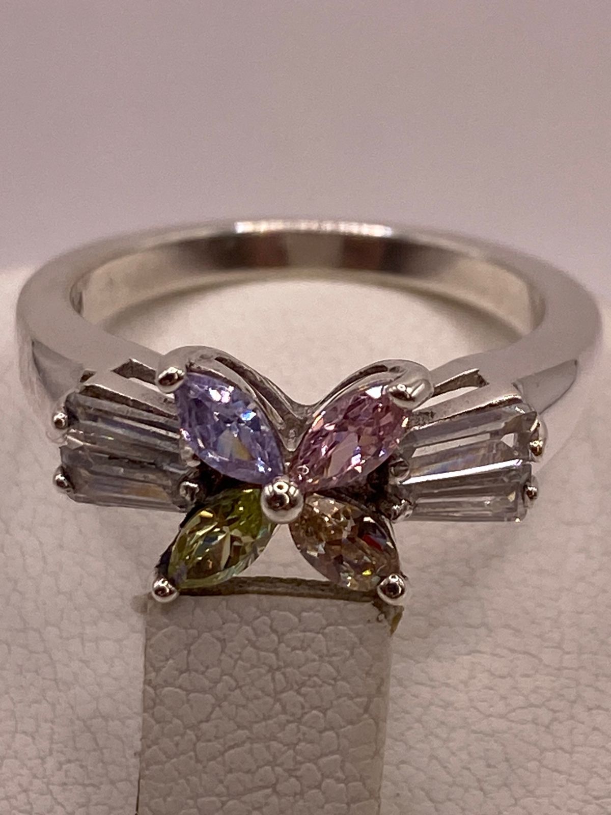 Anillo Floral Multicolor con Zirconias en Plata Ley 925