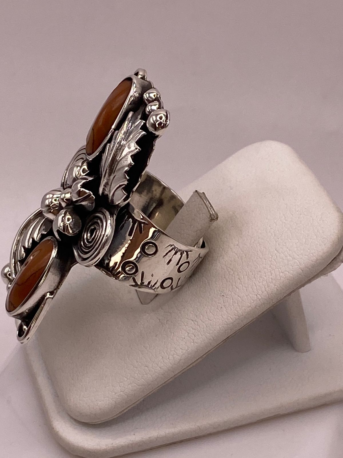 Anillo Floral de Plata Ley 925 con Cornalina