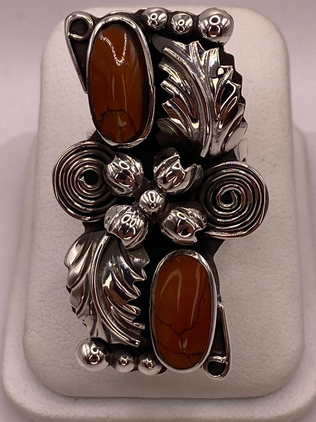 Anillo Floral de Plata Ley 925 con Cornalina