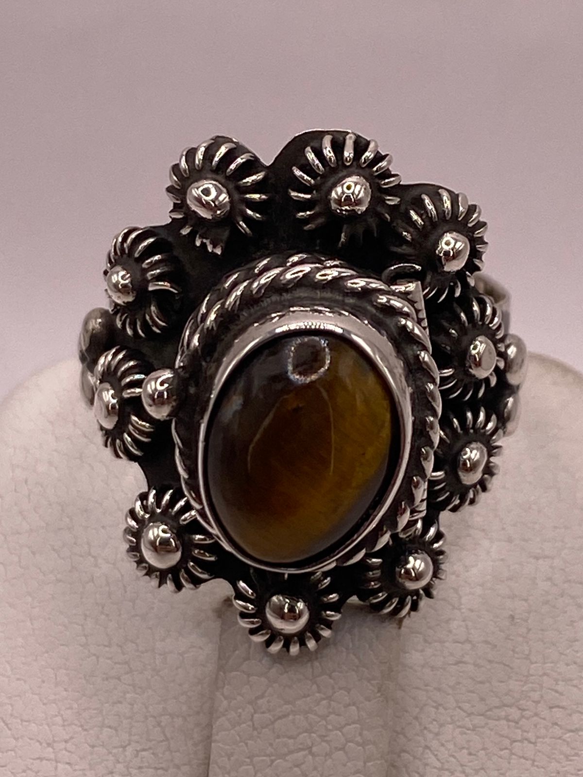 Anillo Floral de Plata Ley 925 con Ojo de Tigre