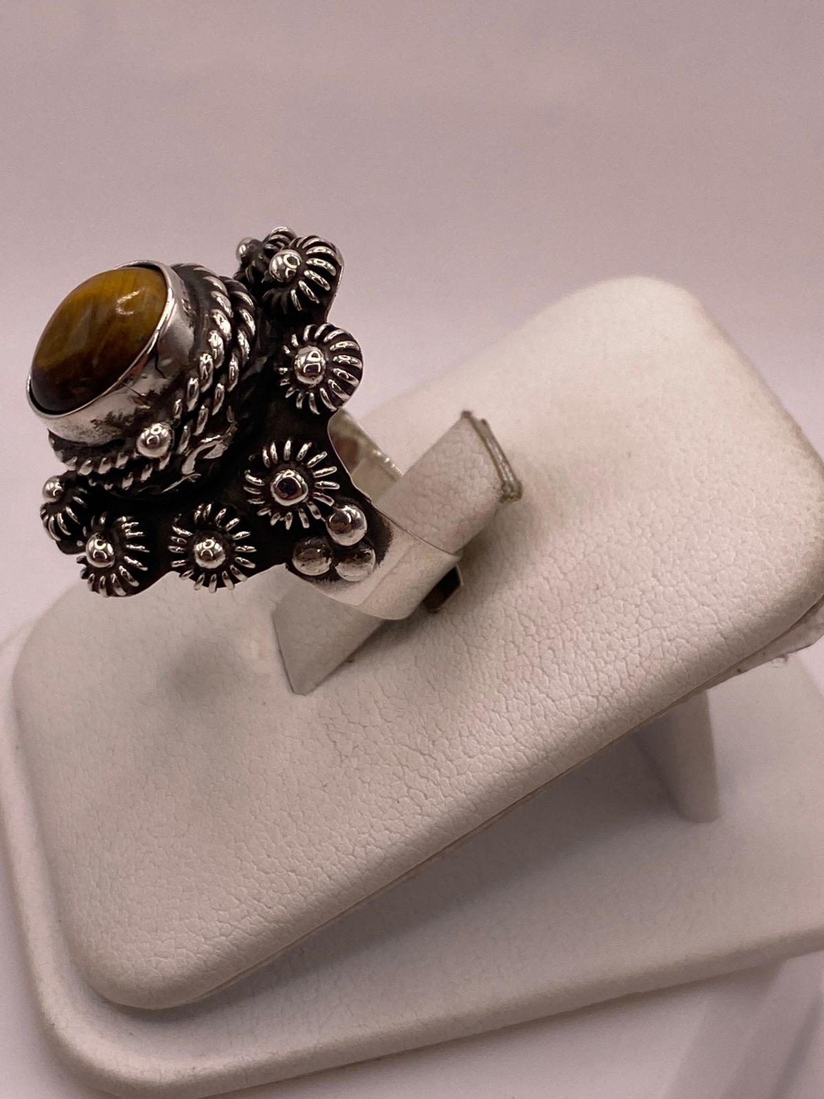 Anillo Floral de Plata Ley 925 con Ojo de Tigre