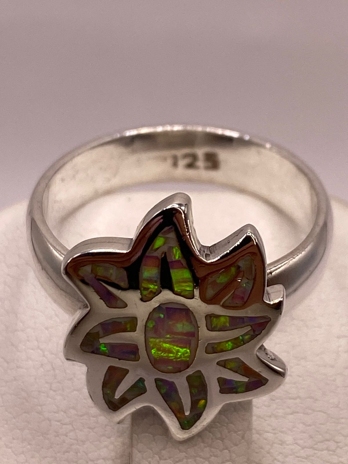 Anillo Floral de Plata Ley 925 con Ópalo de Fuego Rosa