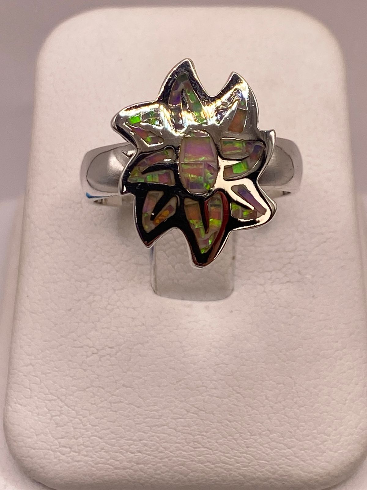 Anillo Floral de Plata Ley 925 con Ópalo de Fuego Rosa