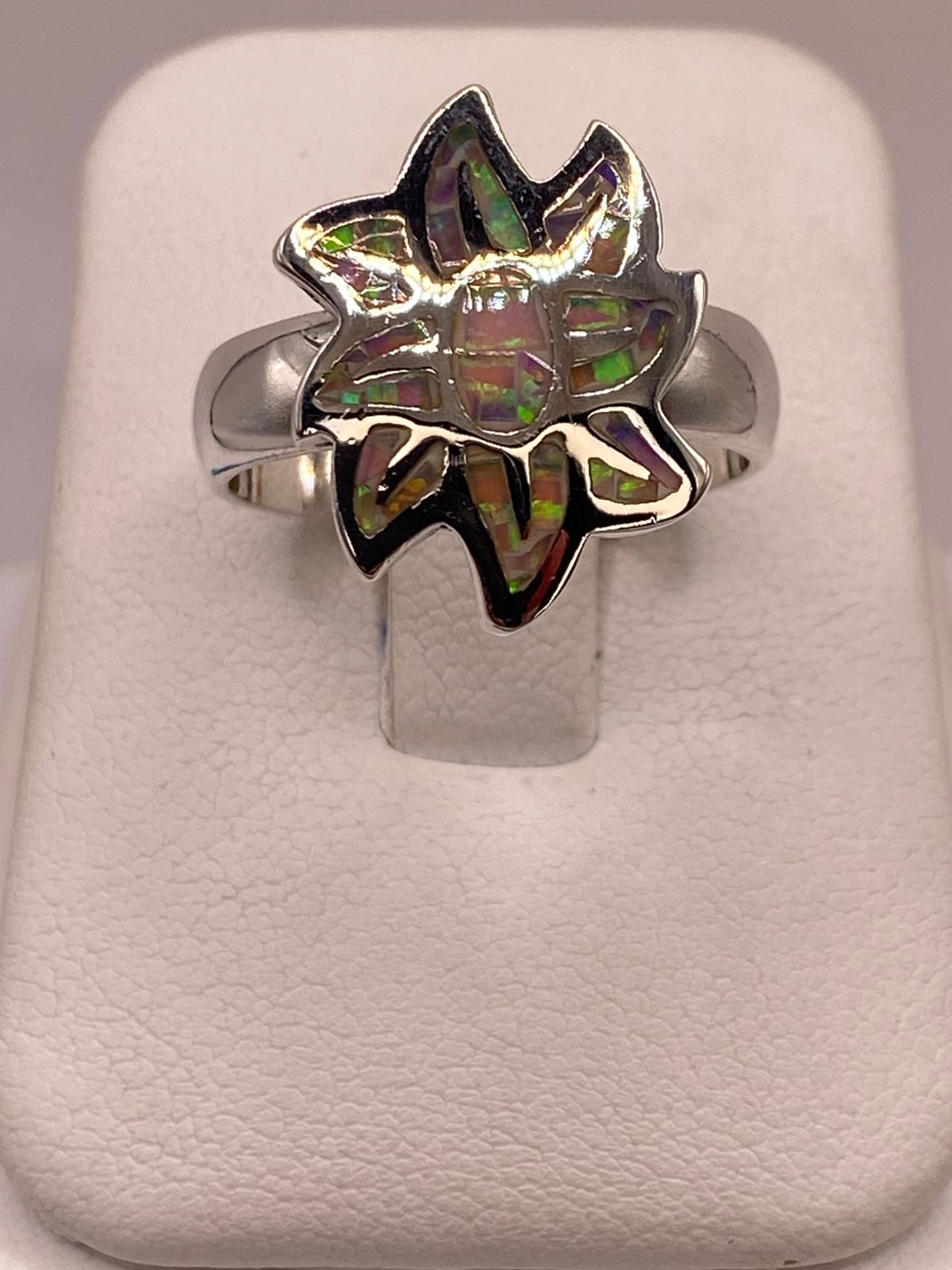 Anillo Floral de Plata Ley 925 con Ópalo de Fuego Rosa