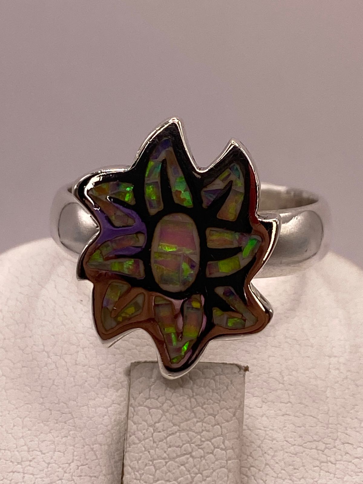 Anillo Floral de Plata Ley 925 con Ópalo de Fuego Rosa