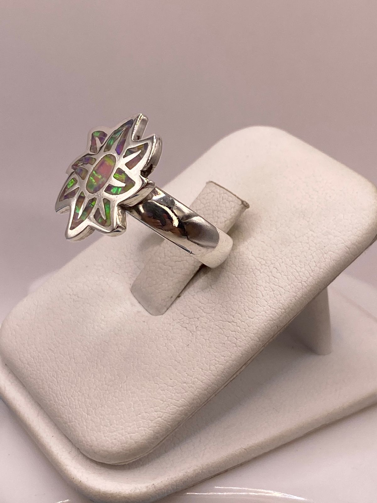Anillo Floral de Plata Ley 925 con Ópalo de Fuego Rosa