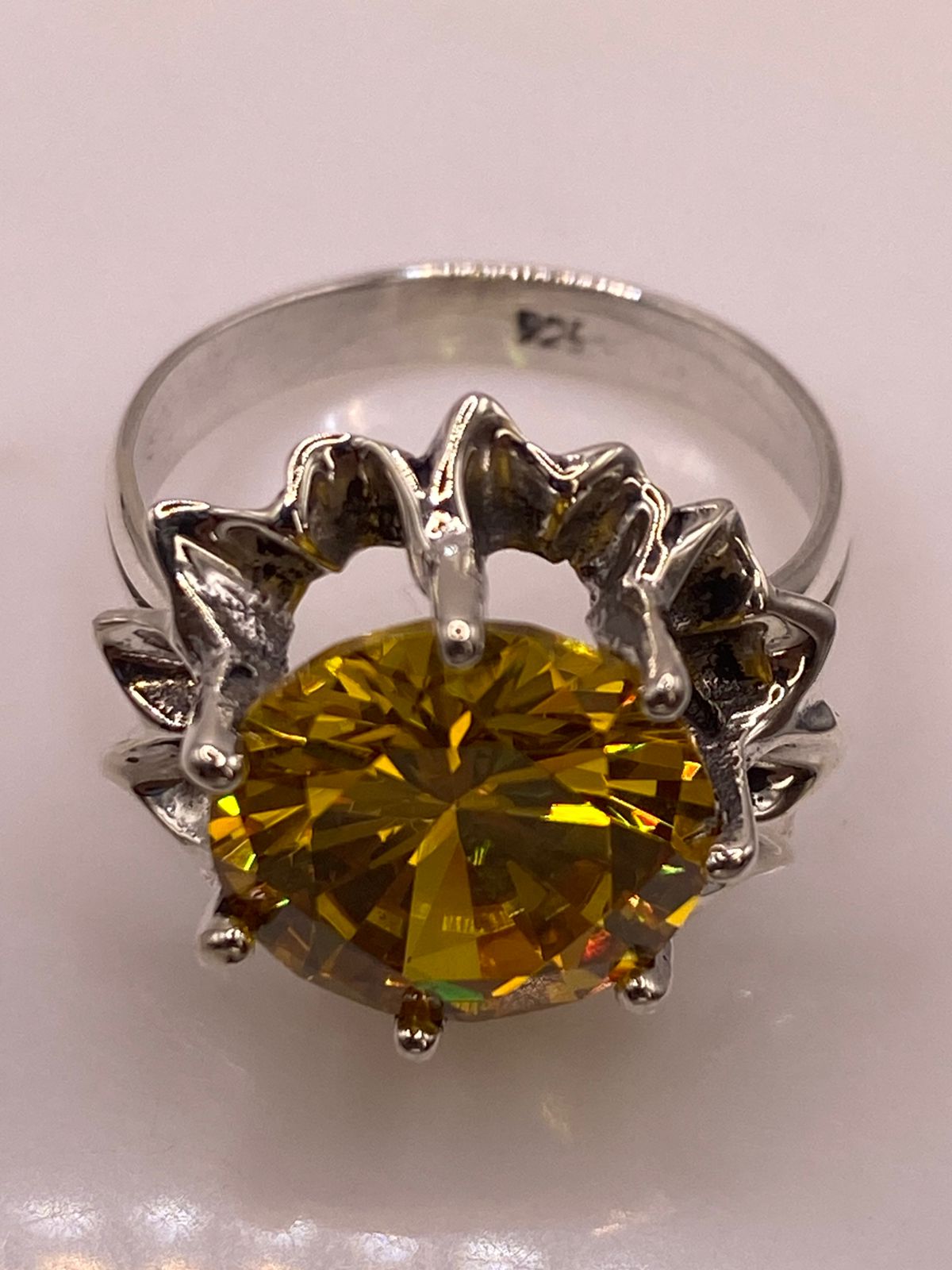 Anillo Floral de Plata Ley 925 con Zirconia