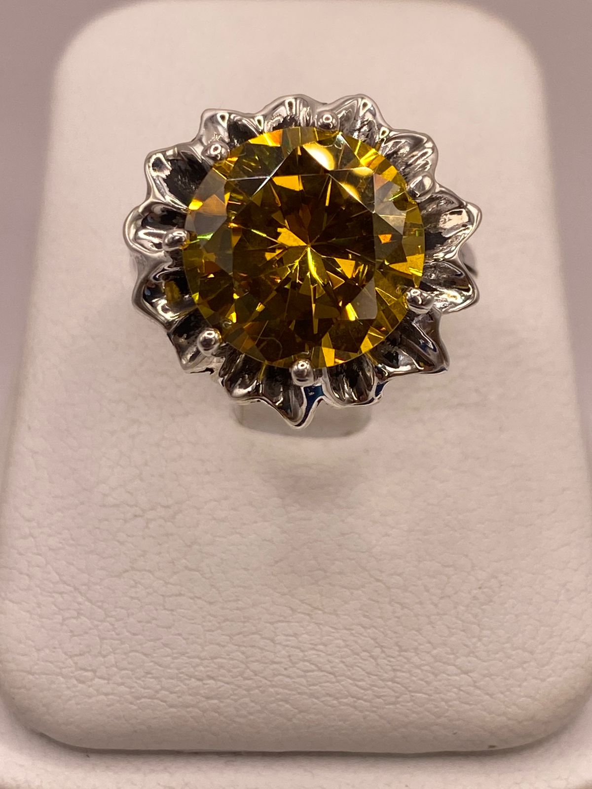 Anillo Floral de Plata Ley 925 con Zirconia