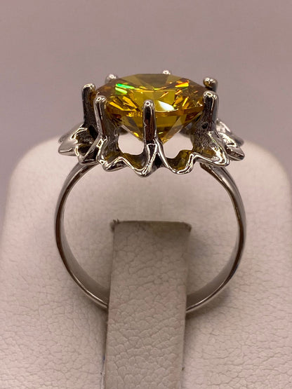 Anillo Floral de Plata Ley 925 con Zirconia