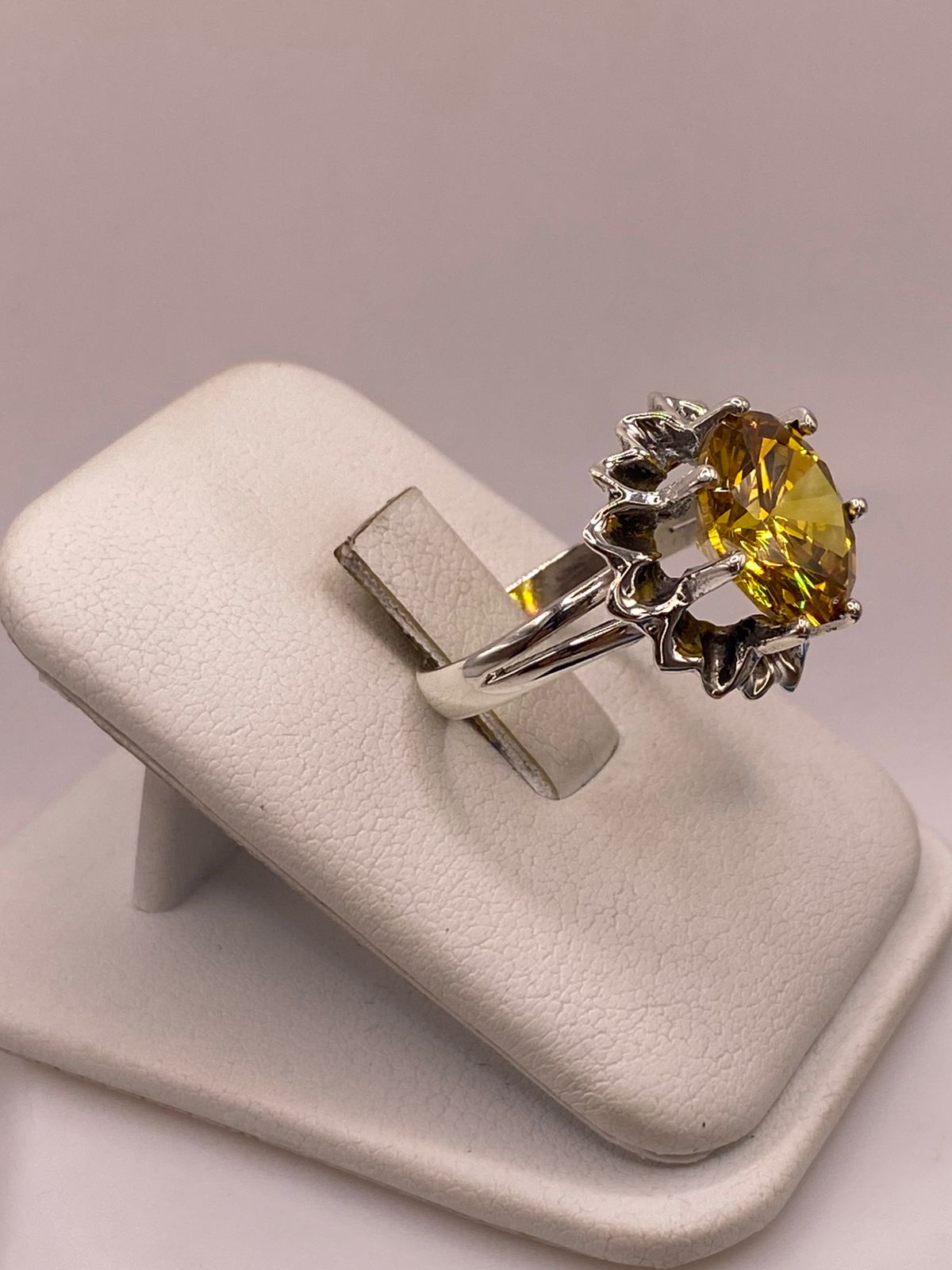 Anillo Floral de Plata Ley 925 con Zirconia