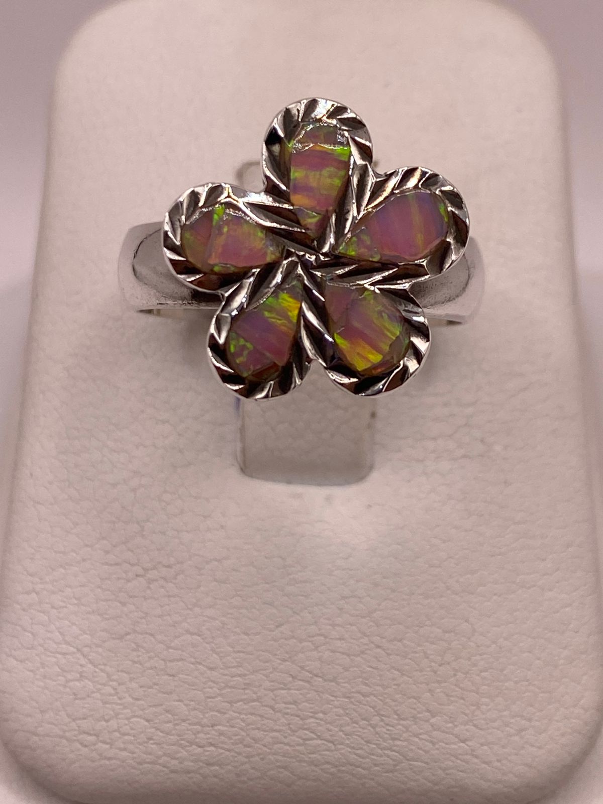 Anillo Floral de Plata Ley 950 con Ópalo de Fuego Rosa Pastel
