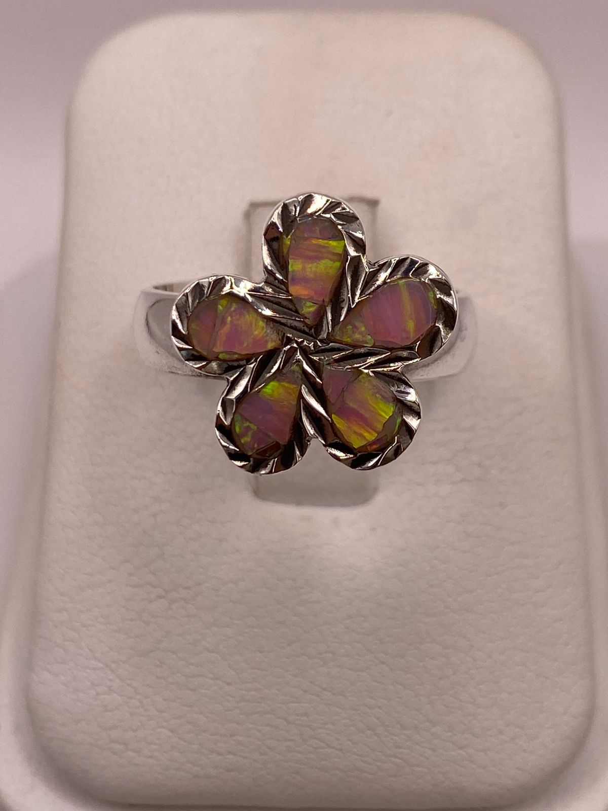 Anillo Floral de Plata Ley 950 con Ópalo de Fuego Rosa Pastel