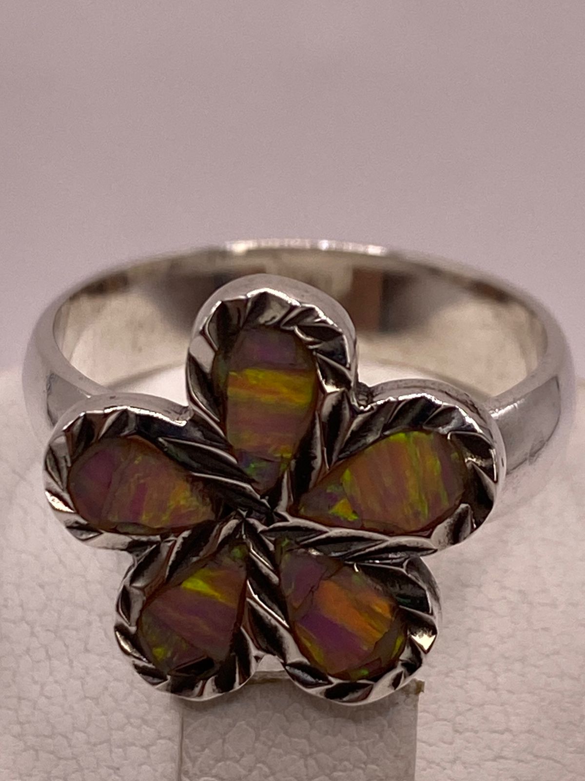 Anillo Floral de Plata Ley 950 con Ópalo de Fuego Rosa Pastel