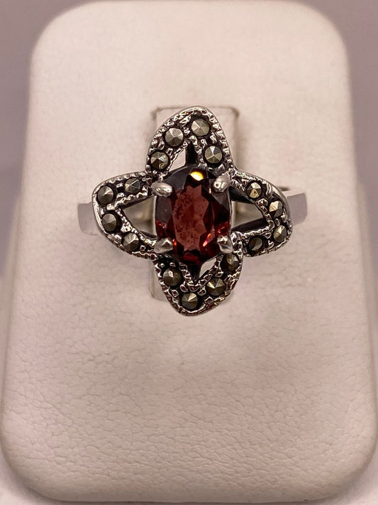 Anillo Floral Vintage con Zirconia y Marquesitas en Plata Ley 925, vista frontal