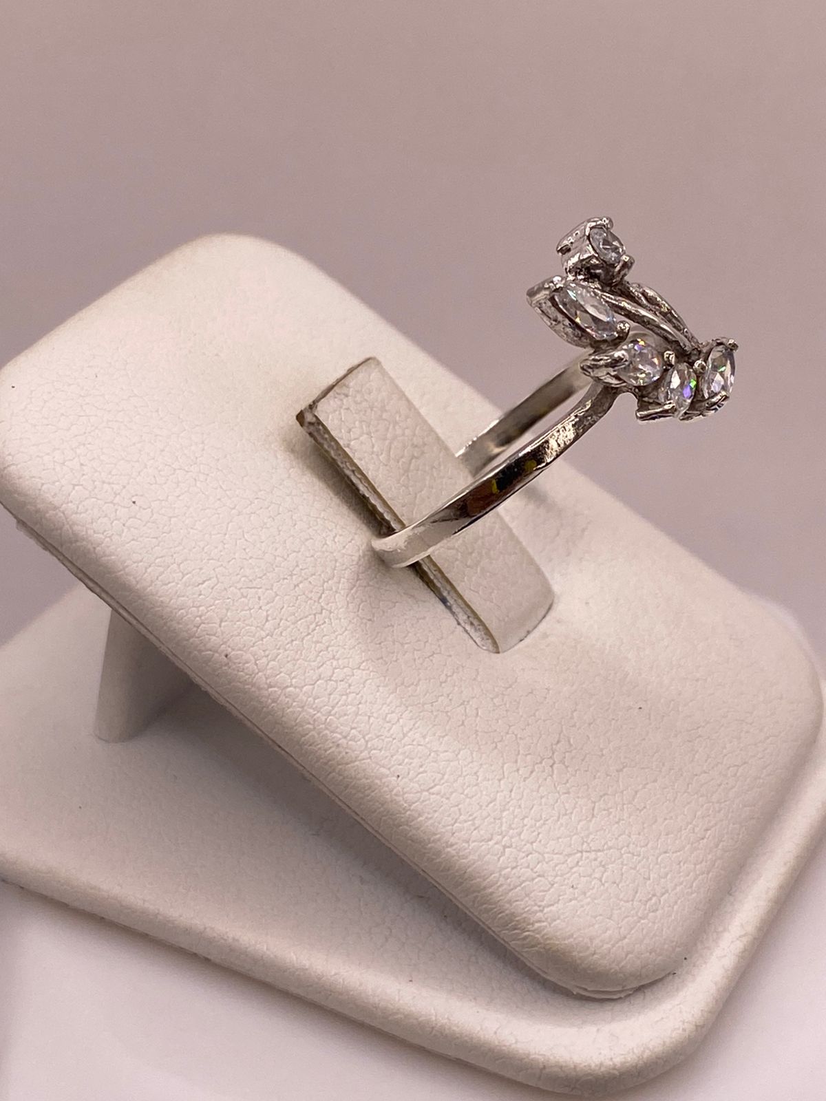 Anillo Floral con Zirconias Blancas en Plata 925