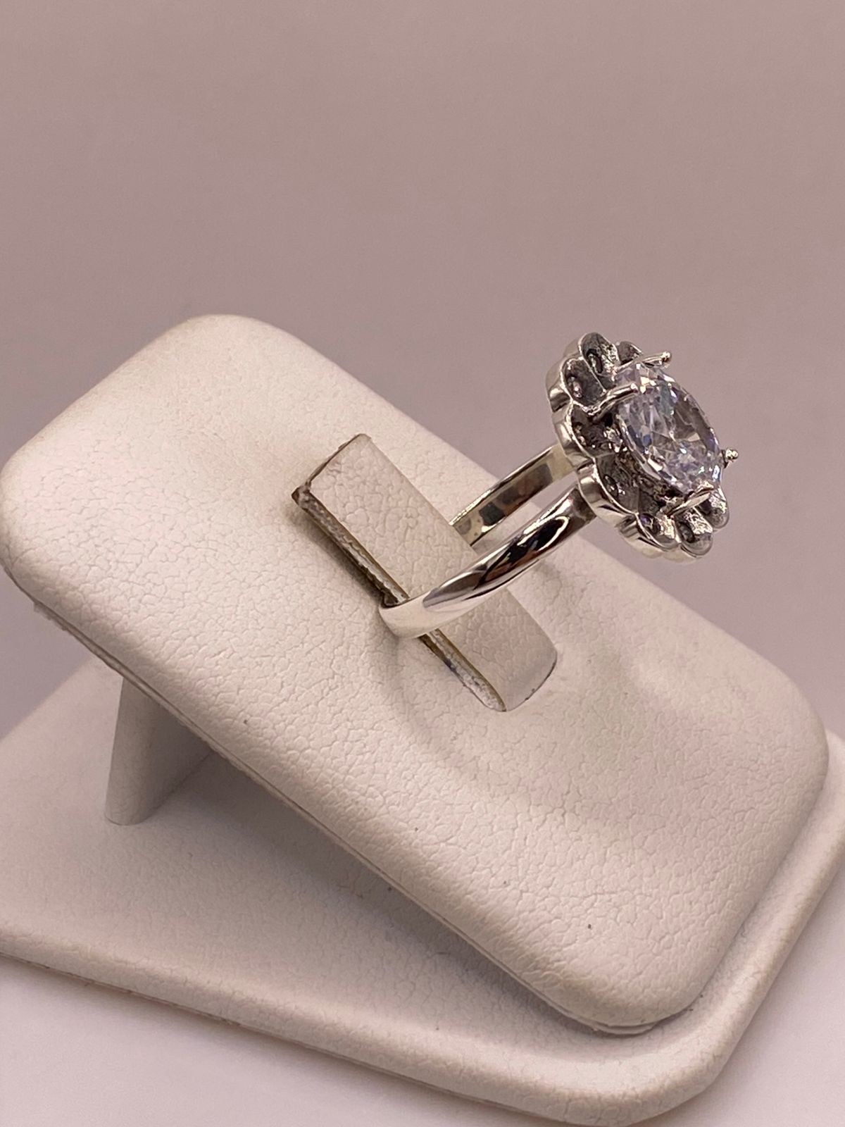 Anillo Floral con Zirconias en Plata Ley 925