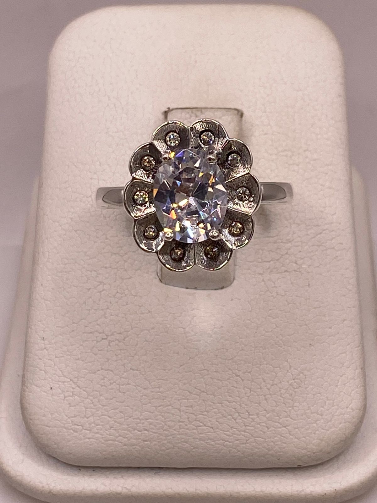 Anillo Floral con Zirconias en Plata Ley 925