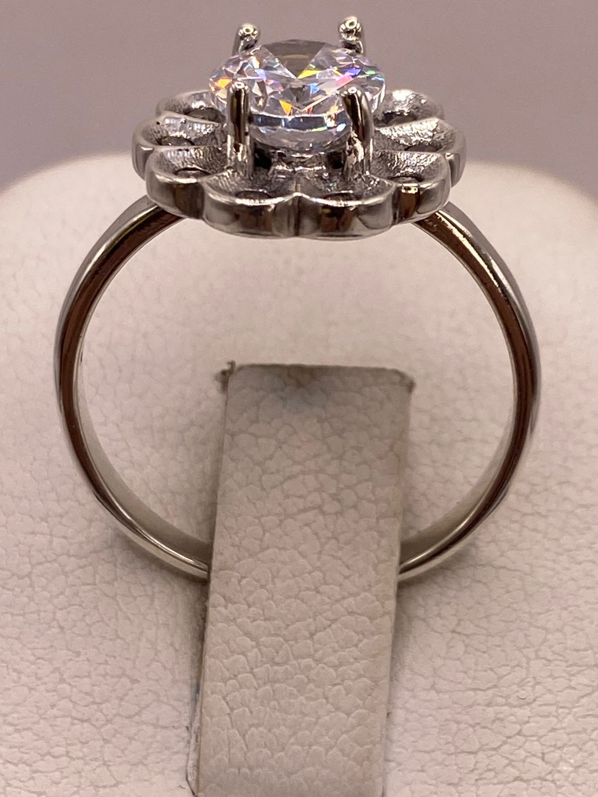 Anillo Floral con Zirconias en Plata Ley 925