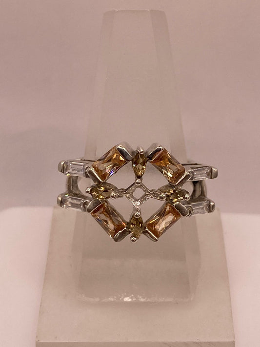 Anillo Geométrico Elegante con Zirconias Color Champagne en Plata Ley 925