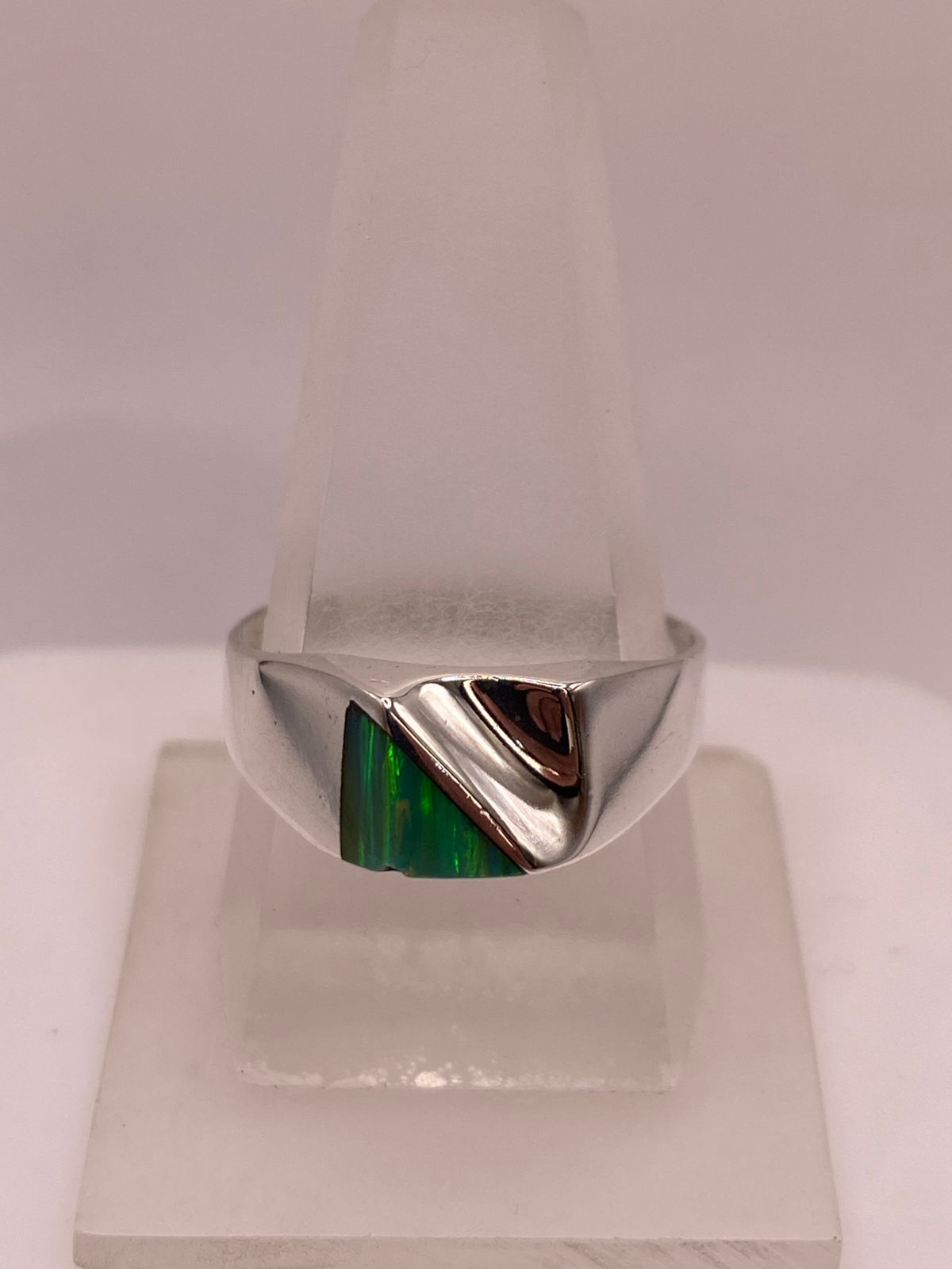 Anillo Geométrico de Plata Ley 925 con Ópalo de Fuego