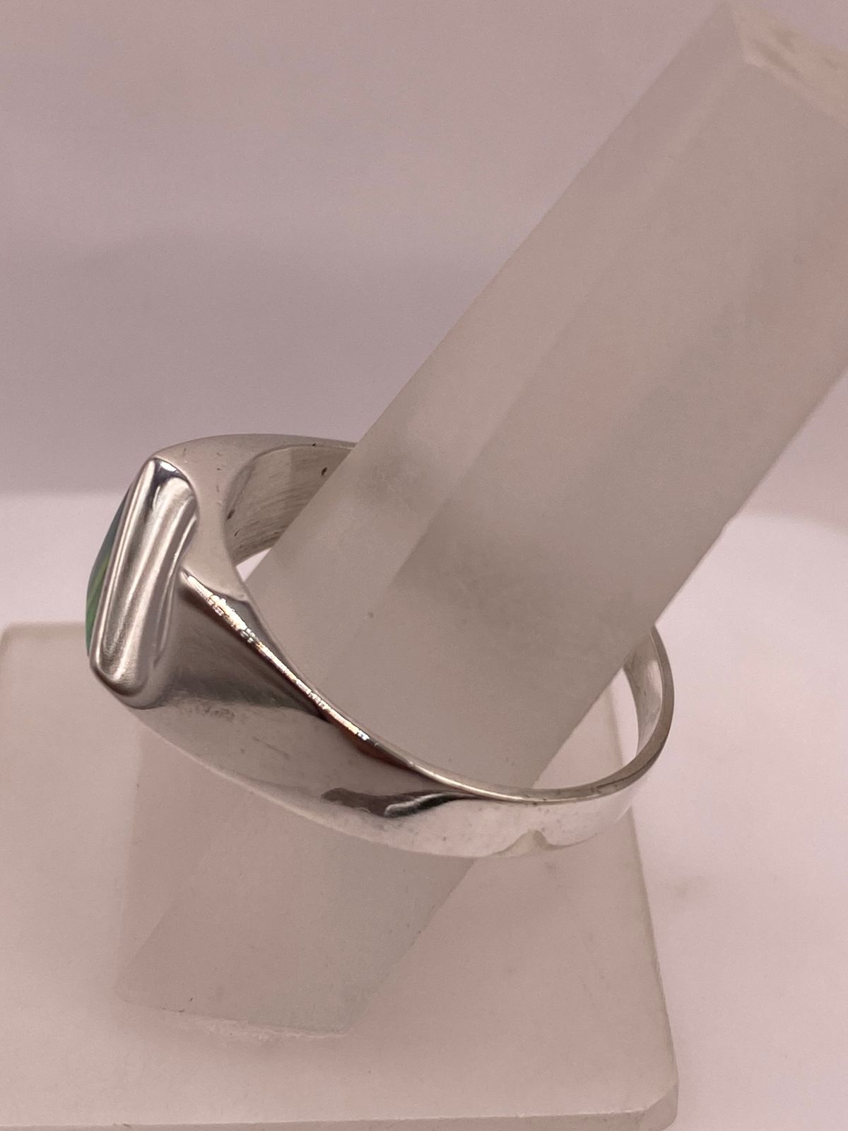Anillo Geométrico de Plata Ley 925 con Ópalo de Fuego