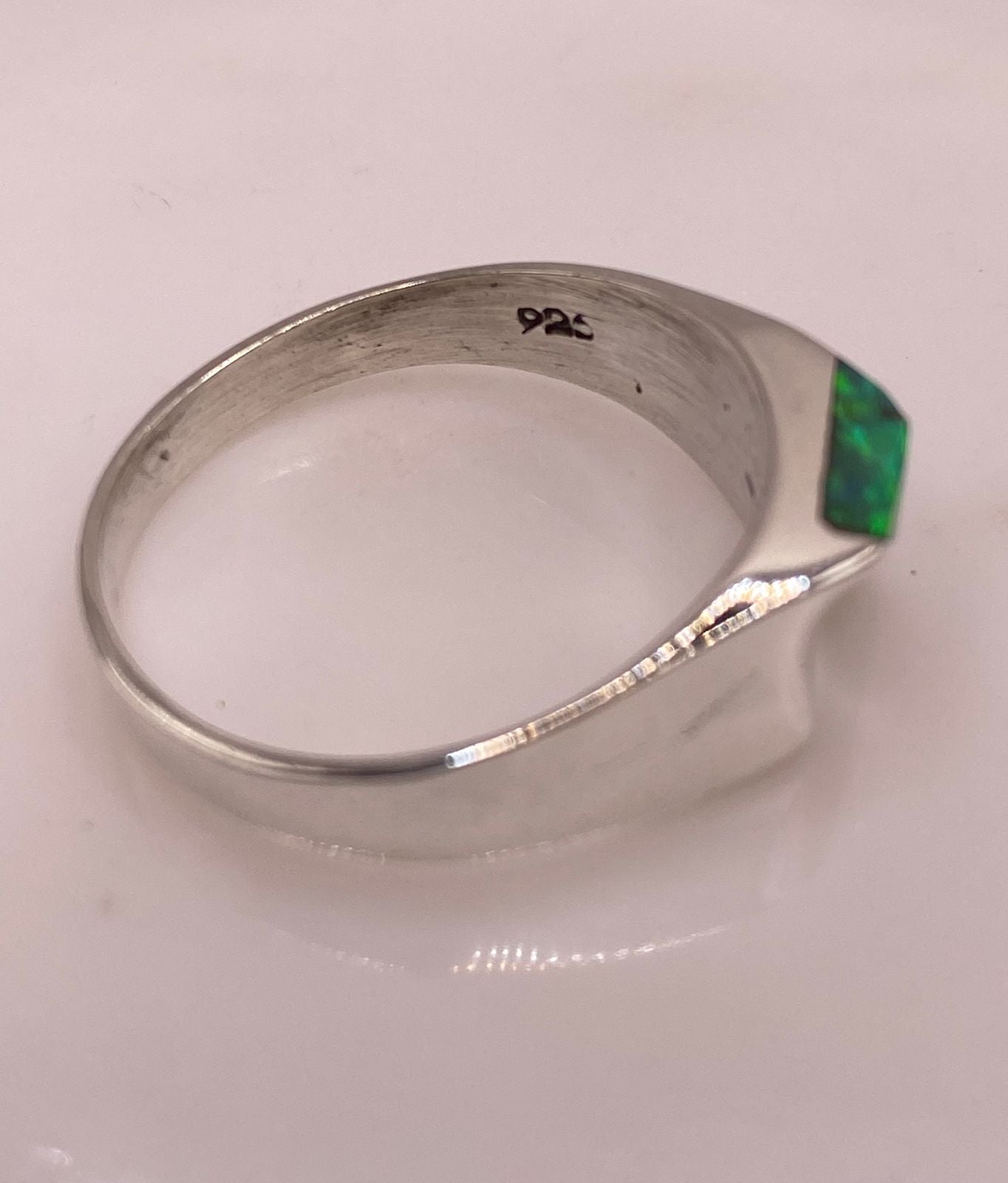 Anillo Geométrico de Plata Ley 925 con Ópalo de Fuego