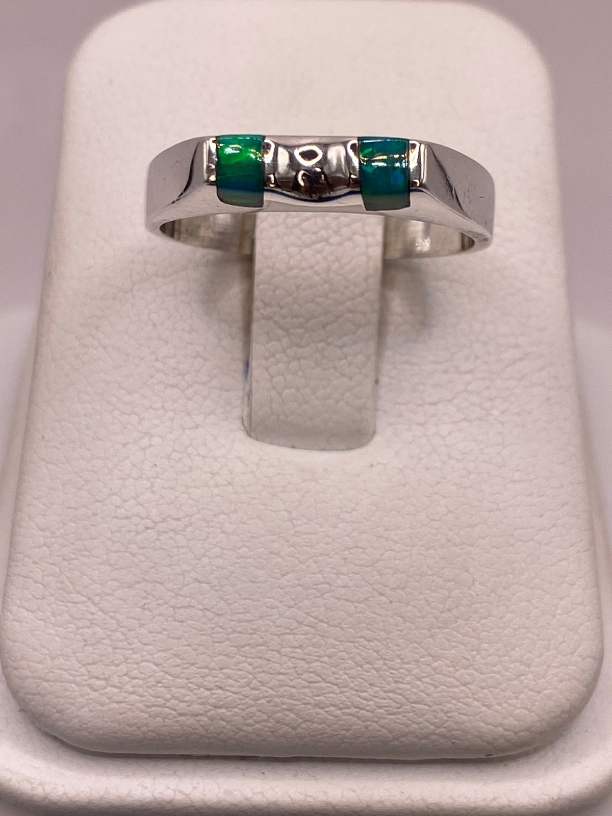 Anillo Geométrico de Plata Ley 925 con Ópalo de Fuego Verde y Azul