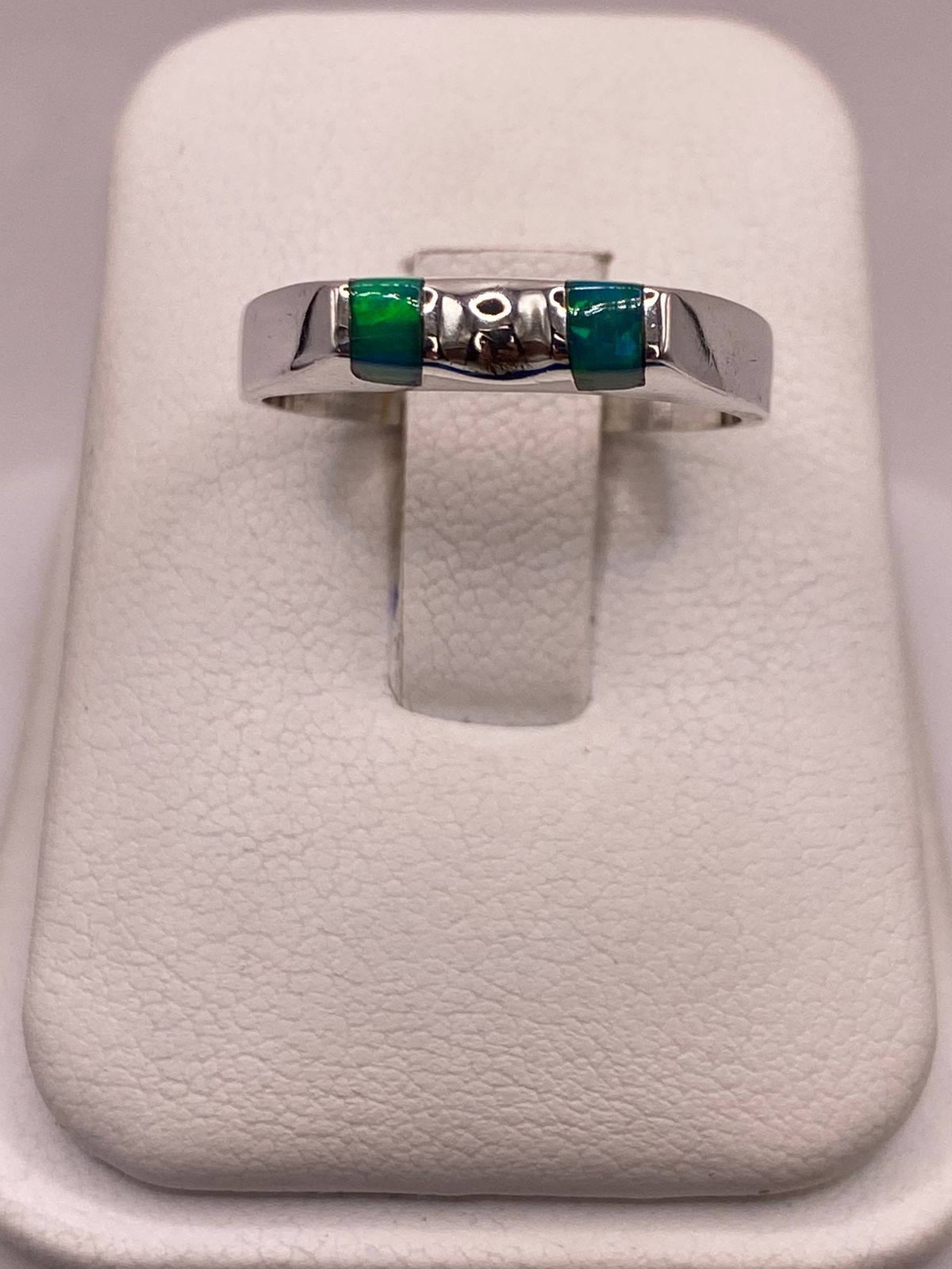 Anillo Geométrico de Plata Ley 925 con Ópalo de Fuego Verde y Azul