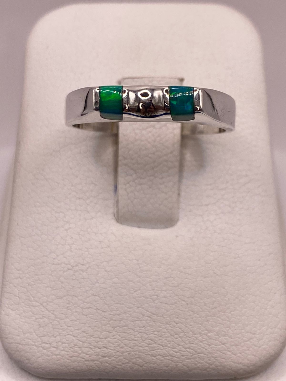 Anillo Geométrico de Plata Ley 925 con Ópalo de Fuego Verde y Azul