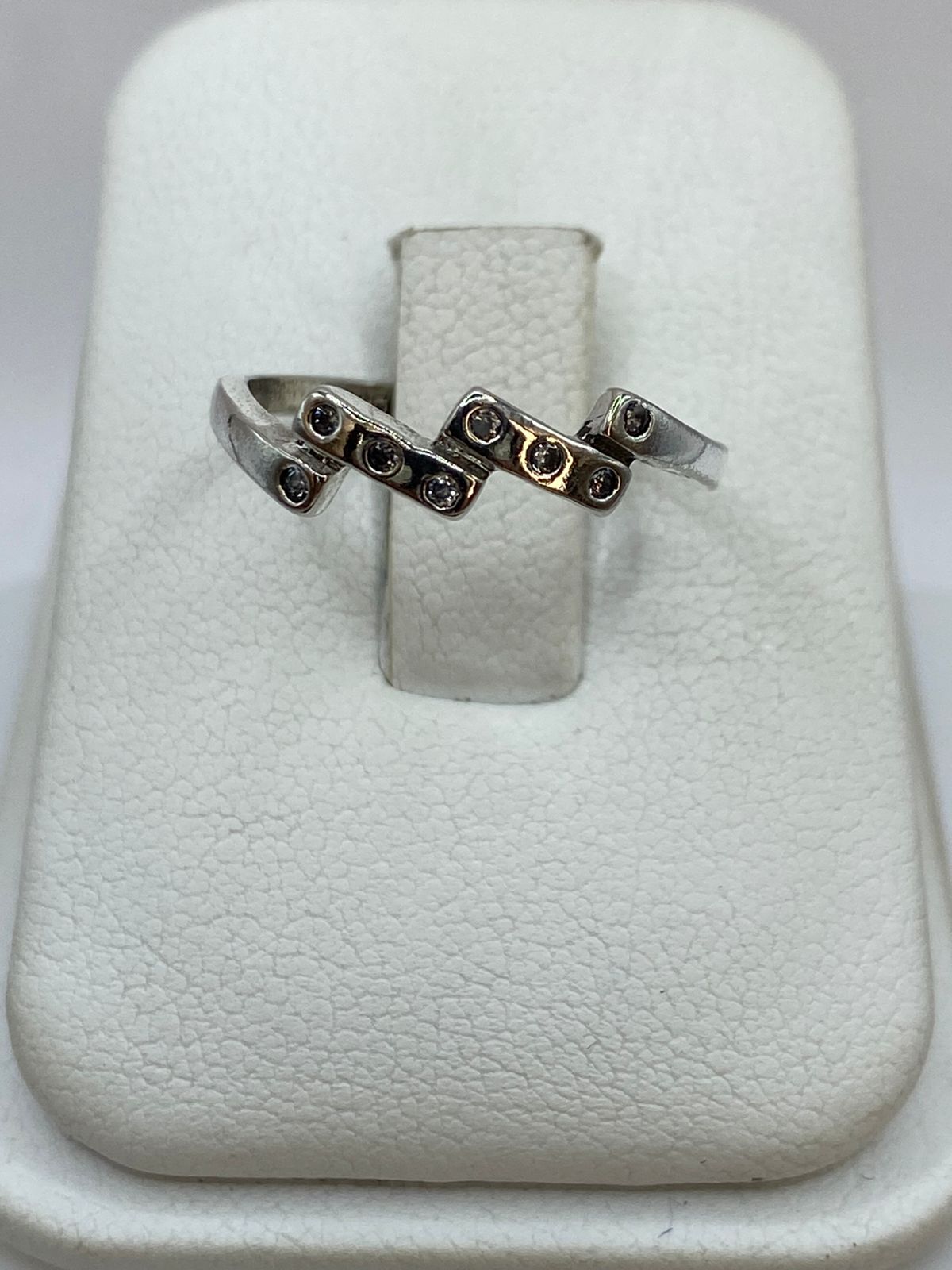 Anillo Geométrico de Plata Ley 925 con Zirconias