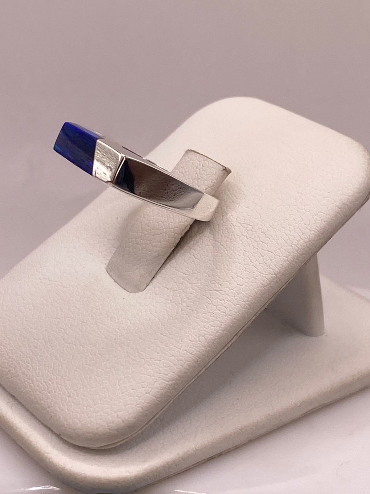 Anillo Geométrico de Plata Ley 950 con Ópalo Azul