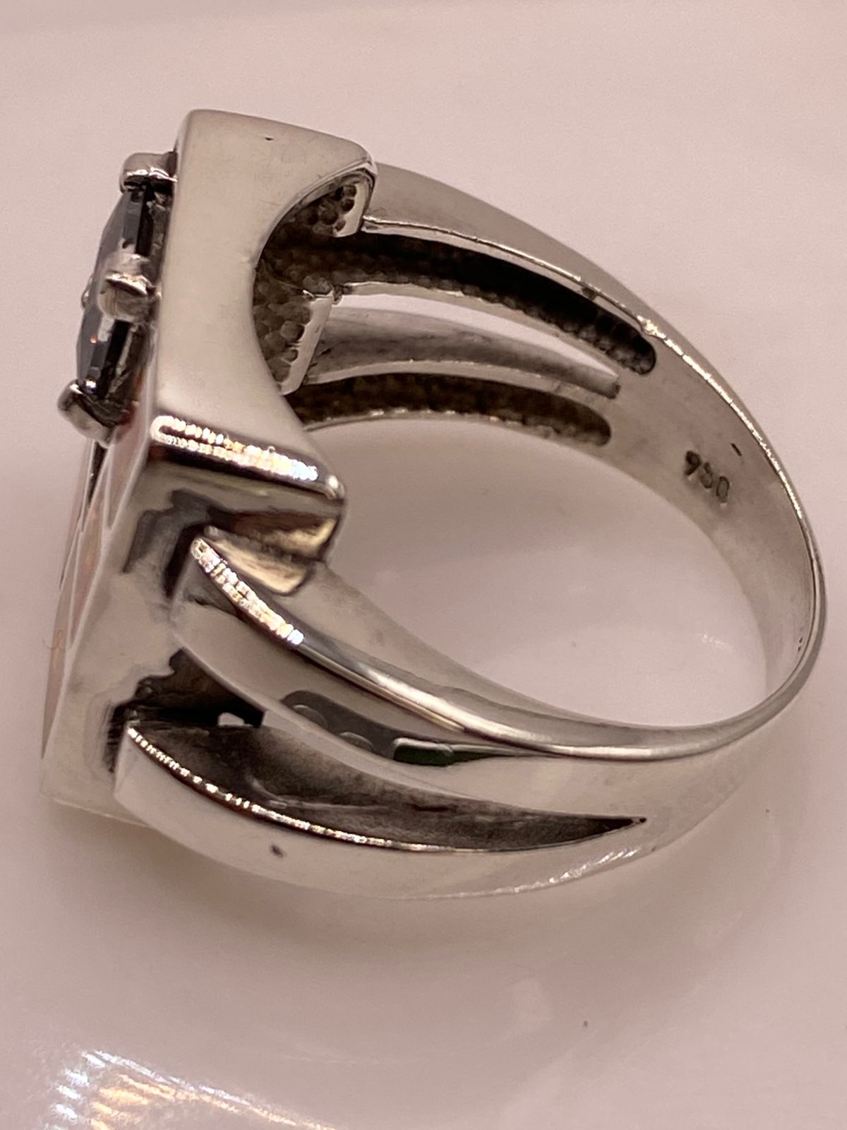 Anillo Geométrico de Plata Ley 950 con Ópalo de Fuego y Zirconia Tornasol