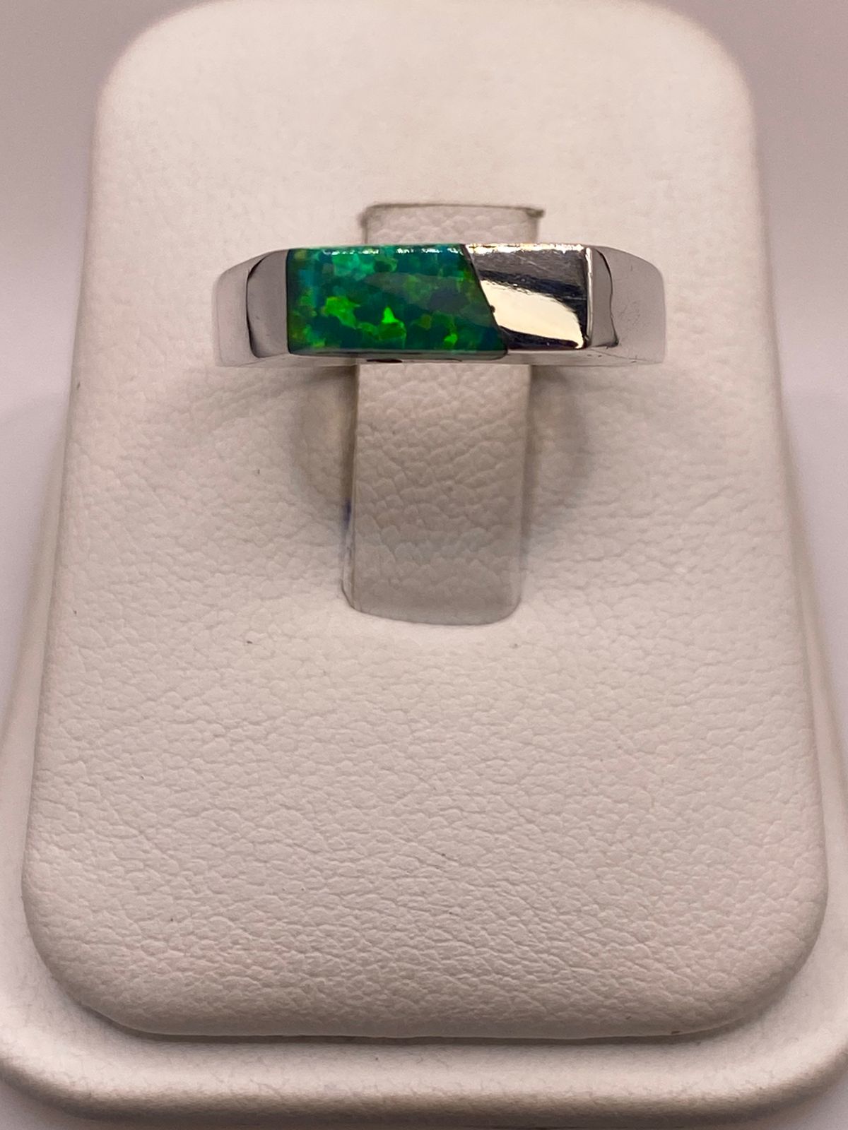 Anillo Geométrico de Plata Ley 950 con Ópalo Verde