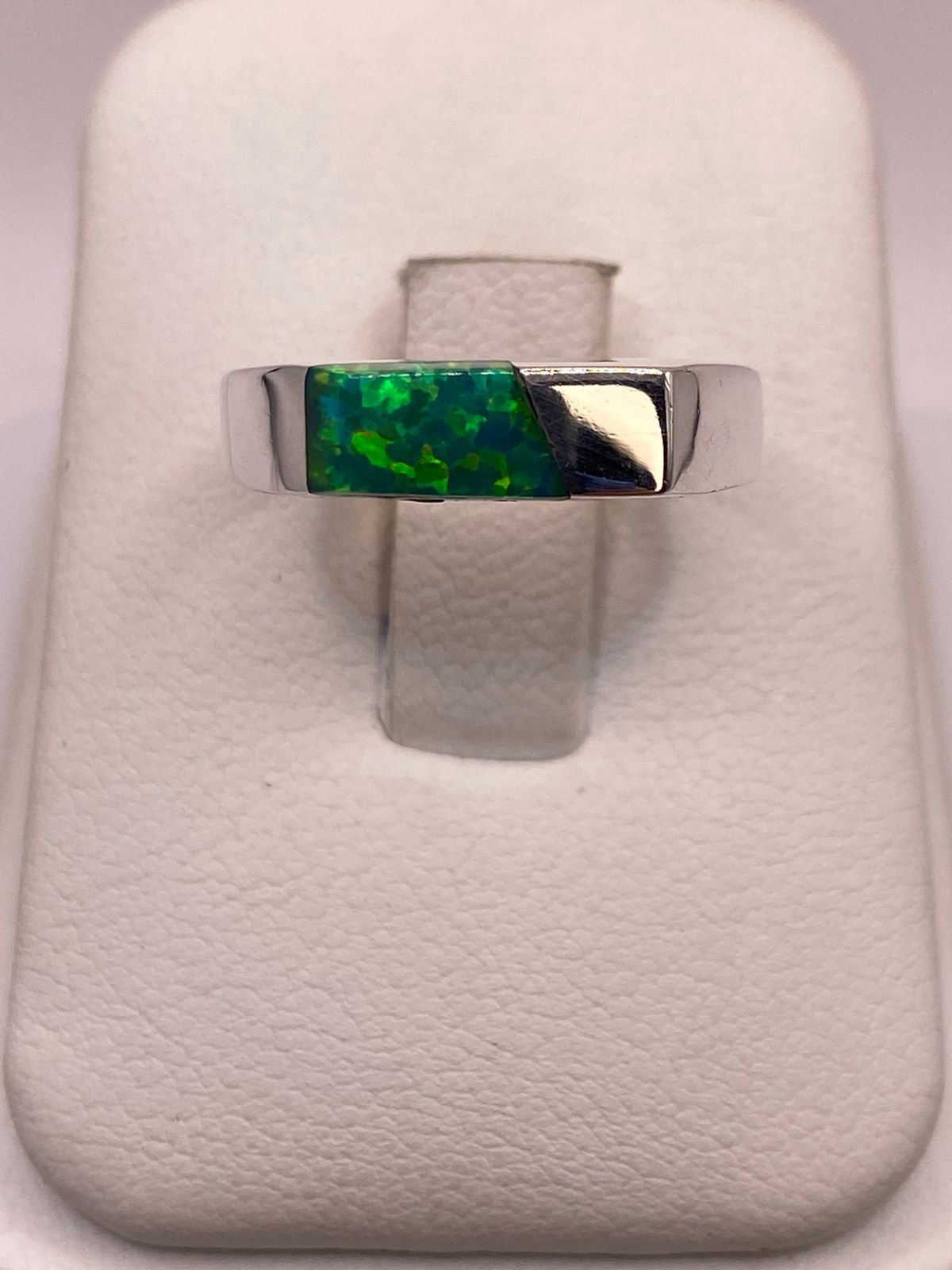 Anillo Geométrico de Plata Ley 950 con Ópalo Verde