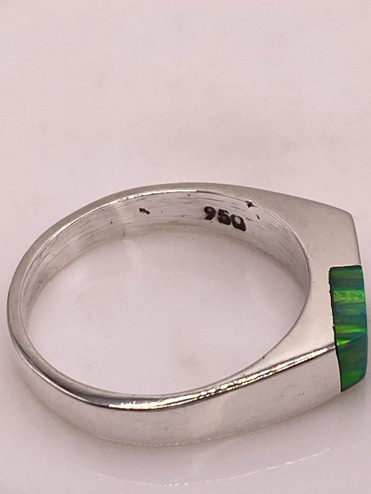 Anillo Geométrico de Plata Ley 950 con Ópalo Verde