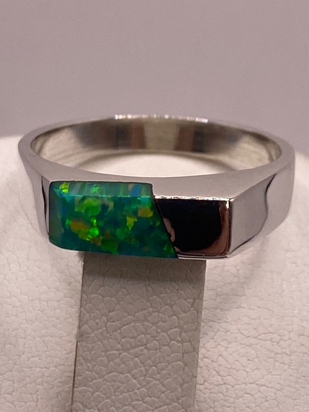 Anillo Geométrico de Plata Ley 950 con Ópalo Verde