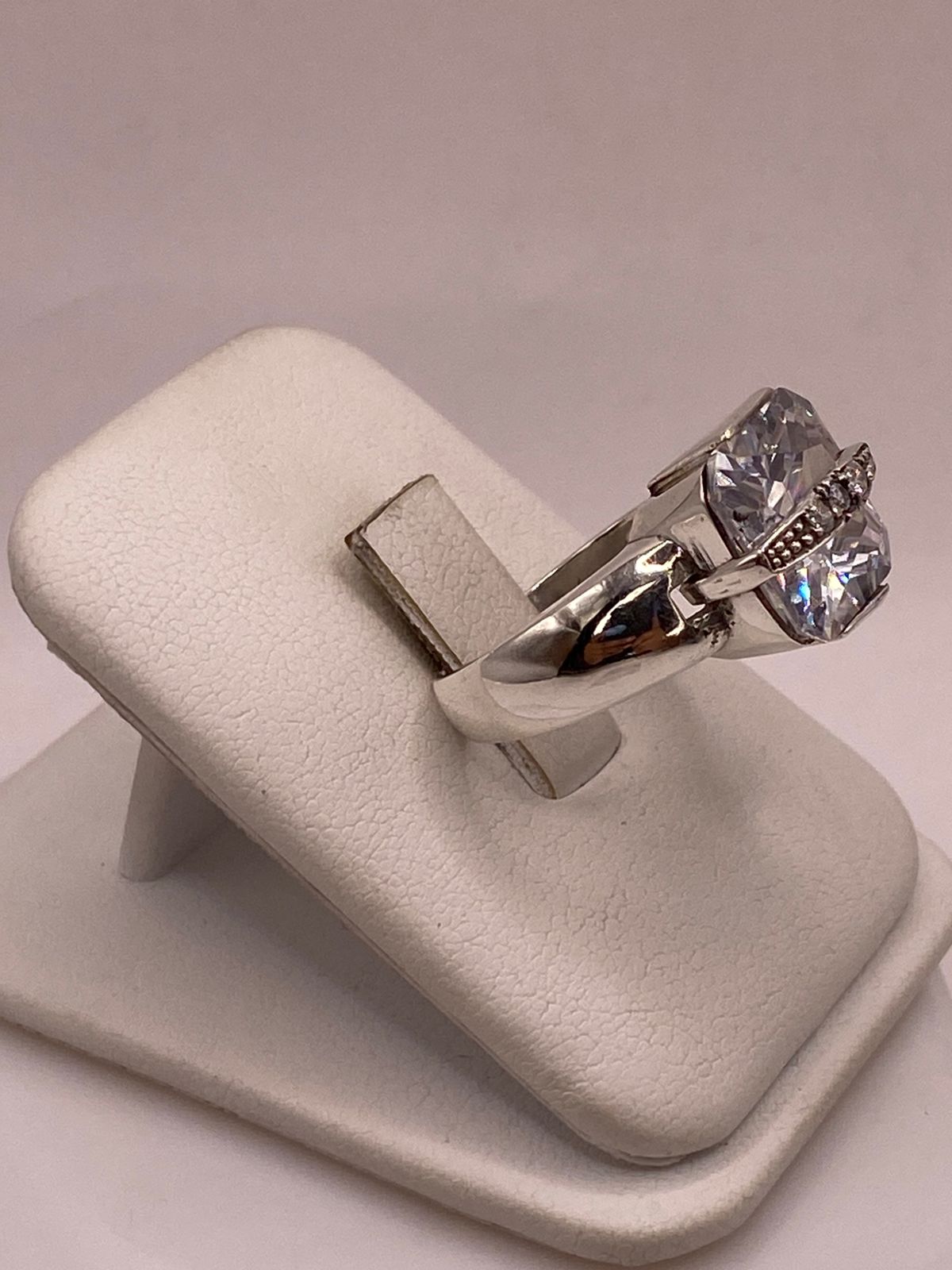 Anillo Geométrico de Plata 925 con Zirconia Blanca Facetada