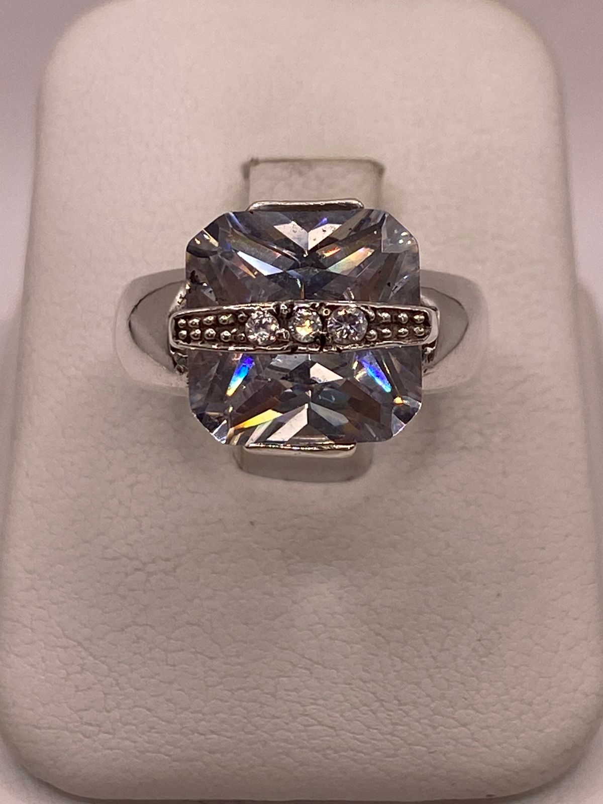 Anillo Geométrico de Plata 925 con Zirconia Blanca Facetada
