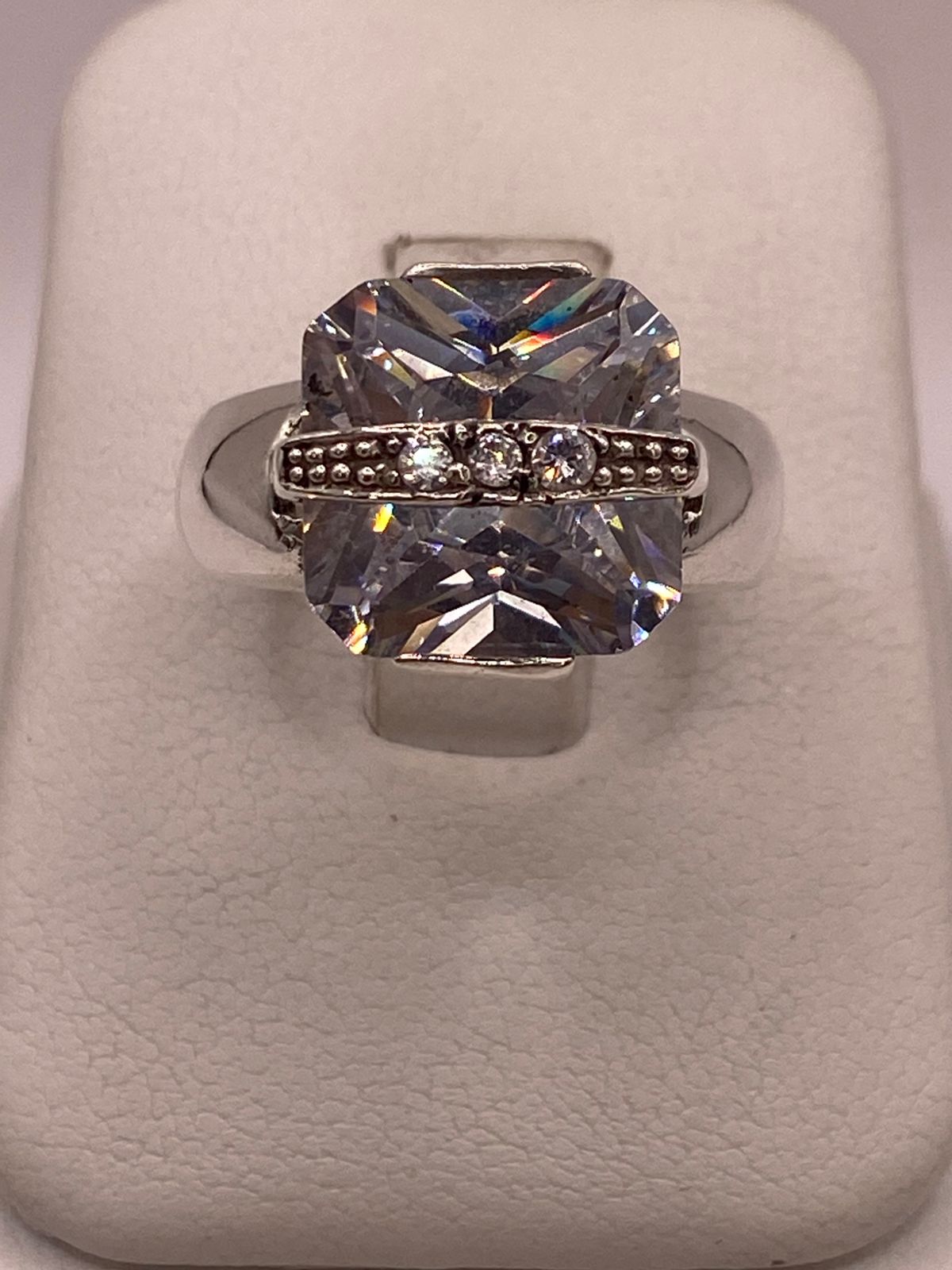 Anillo Geométrico de Plata 925 con Zirconia Blanca Facetada