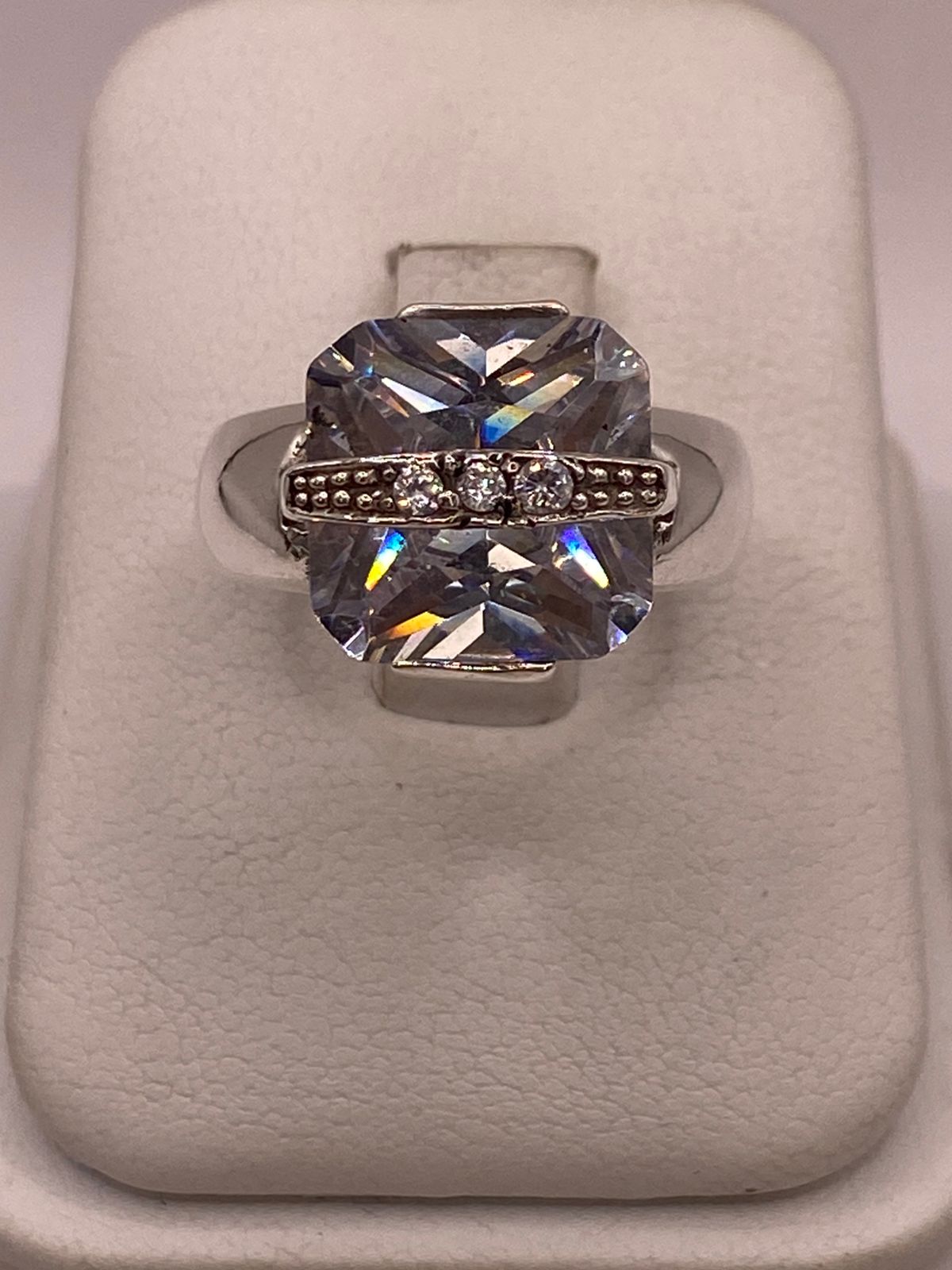 Anillo Geométrico de Plata 925 con Zirconia Blanca Facetada