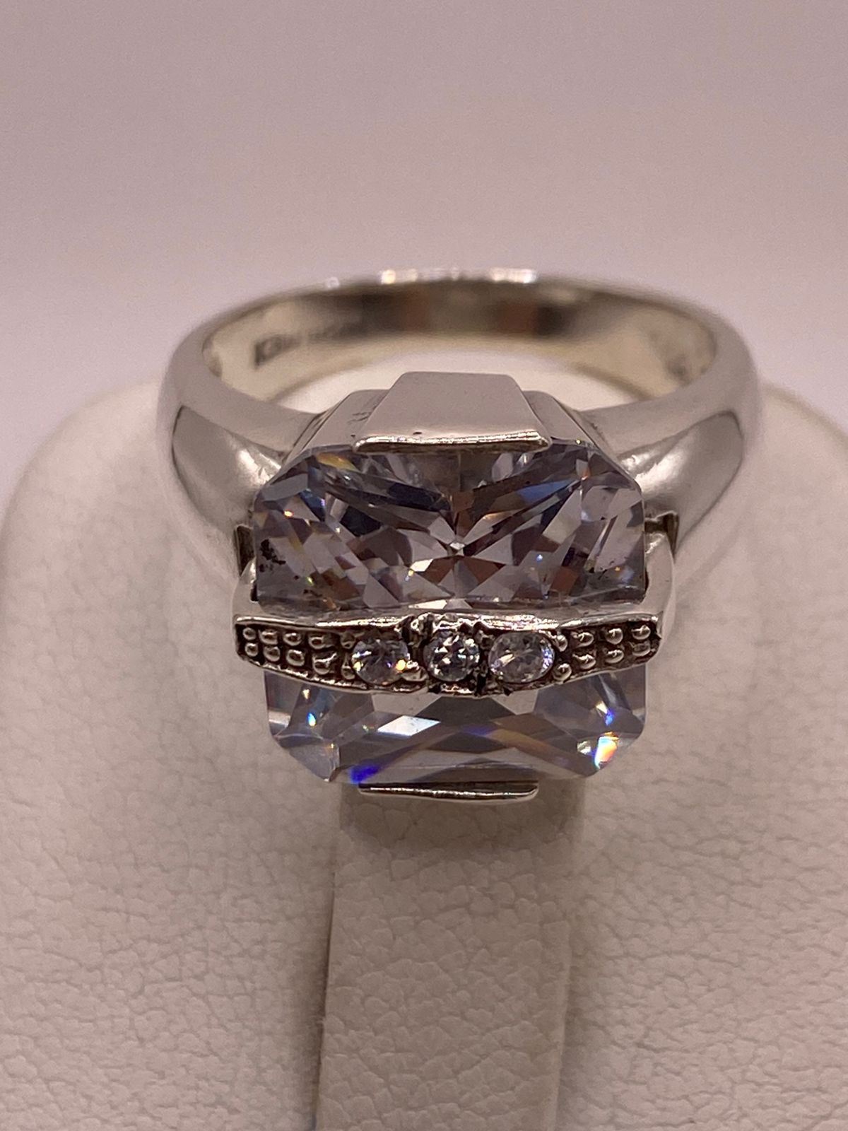 Anillo Geométrico de Plata 925 con Zirconia Blanca Facetada