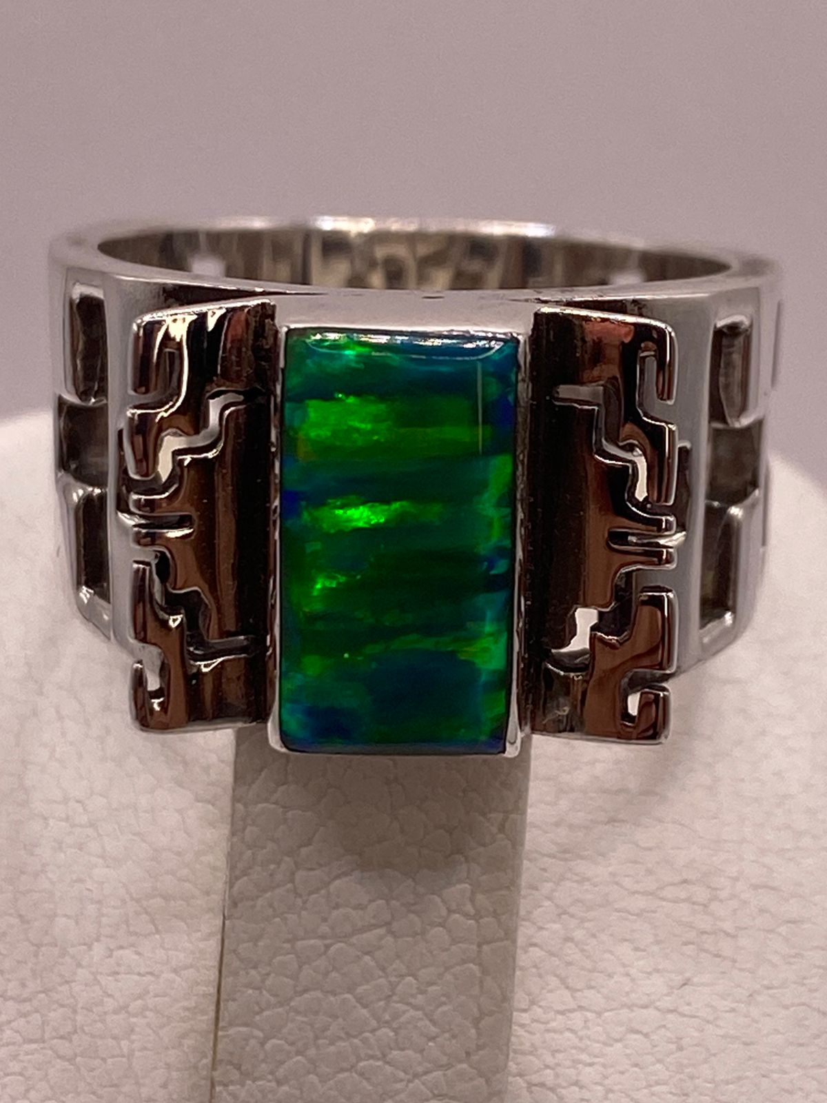 Anillo Greca Calada con Ópalo Azul y Verde en Plata Ley 950