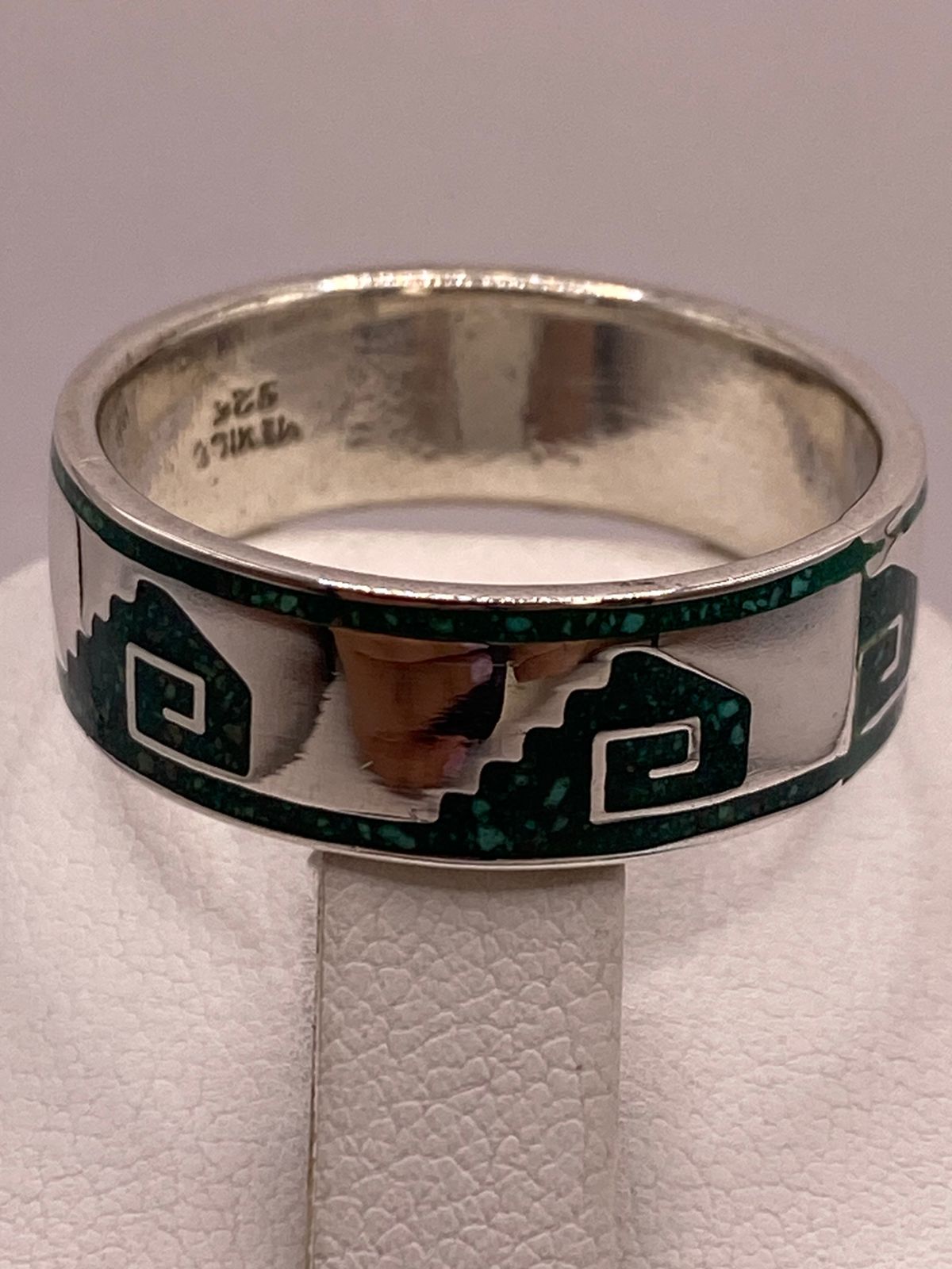 Anillo Greca Mesoamericana de Plata .925 con Incrustación Verde
