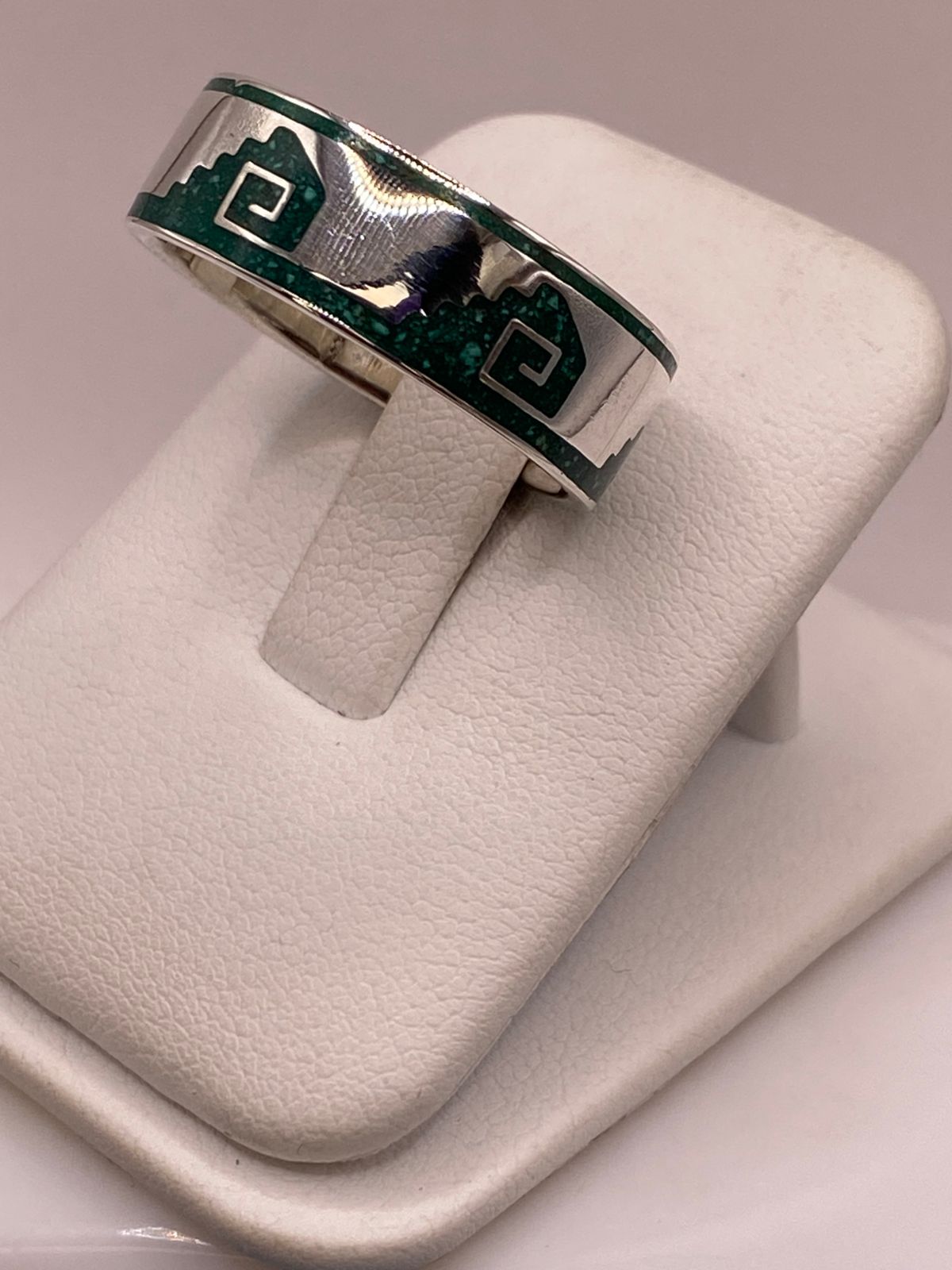 Anillo Greca Mesoamericana de Plata .925 con Incrustación Verde