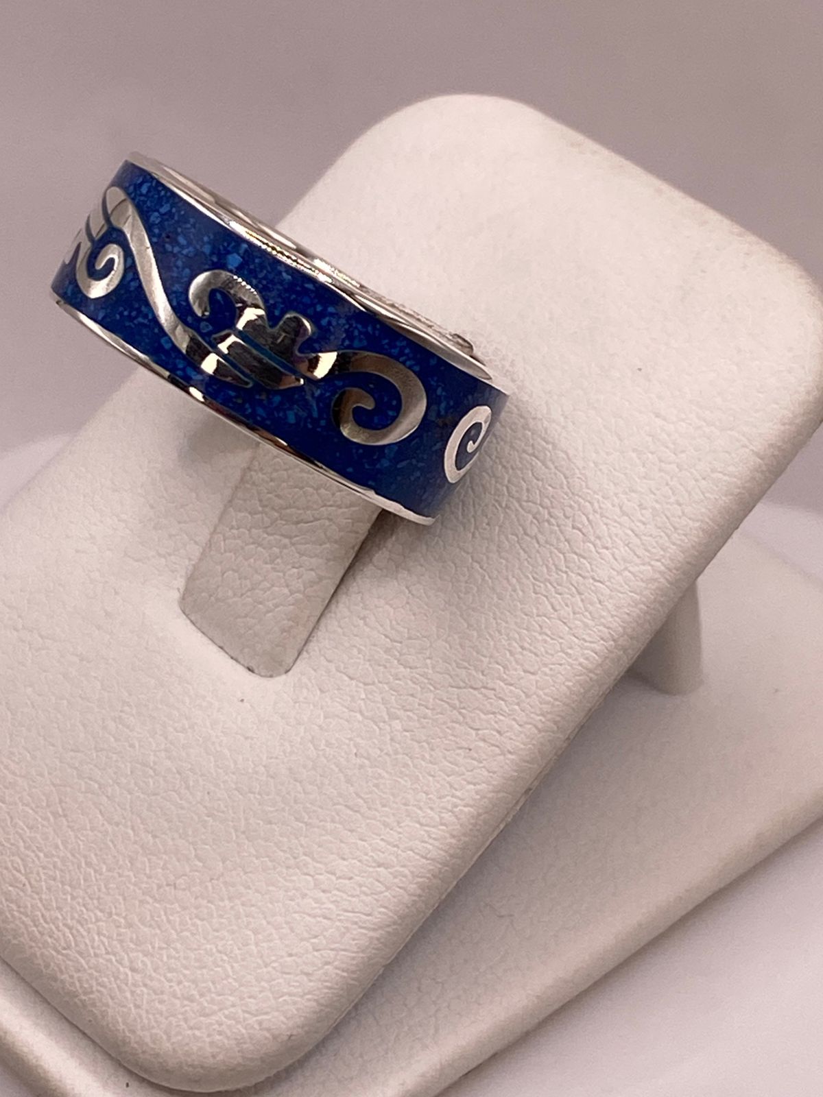 Anillo Greca Ornamentada de Plata .925 con Incrustación Azul